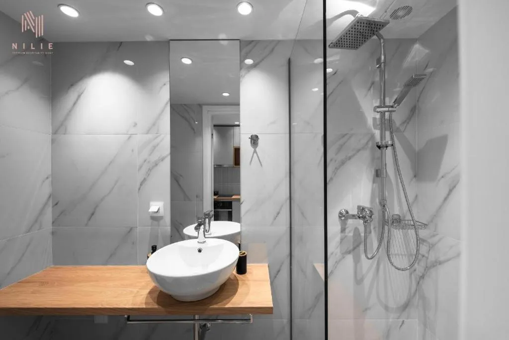 Shower in Big Apple, Nilie Hospitality MGMT