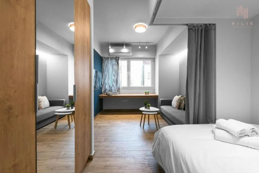 Living room, Bed in Big Apple, Nilie Hospitality MGMT