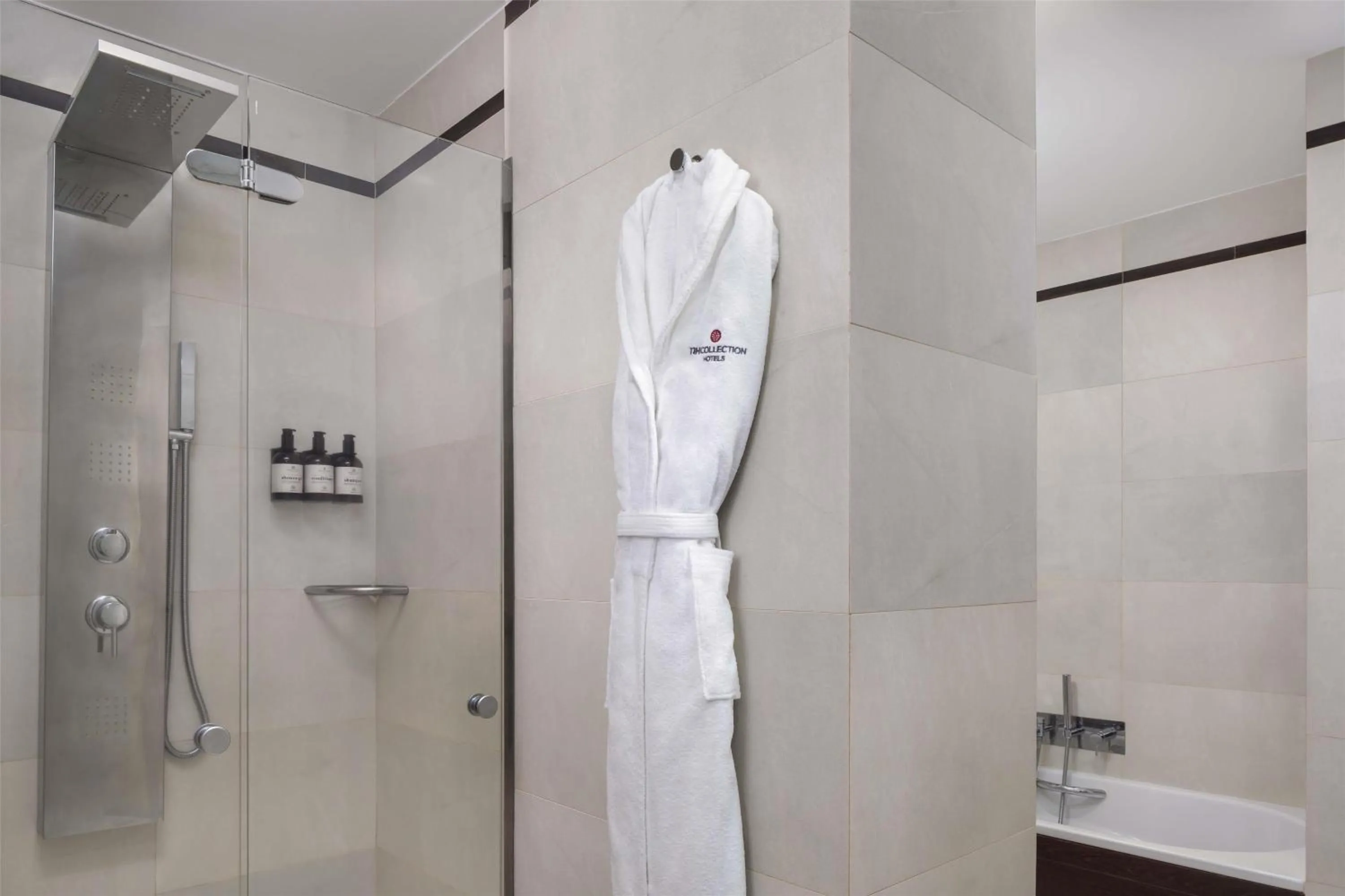 Bathroom in NH Collection Santiago de Compostela