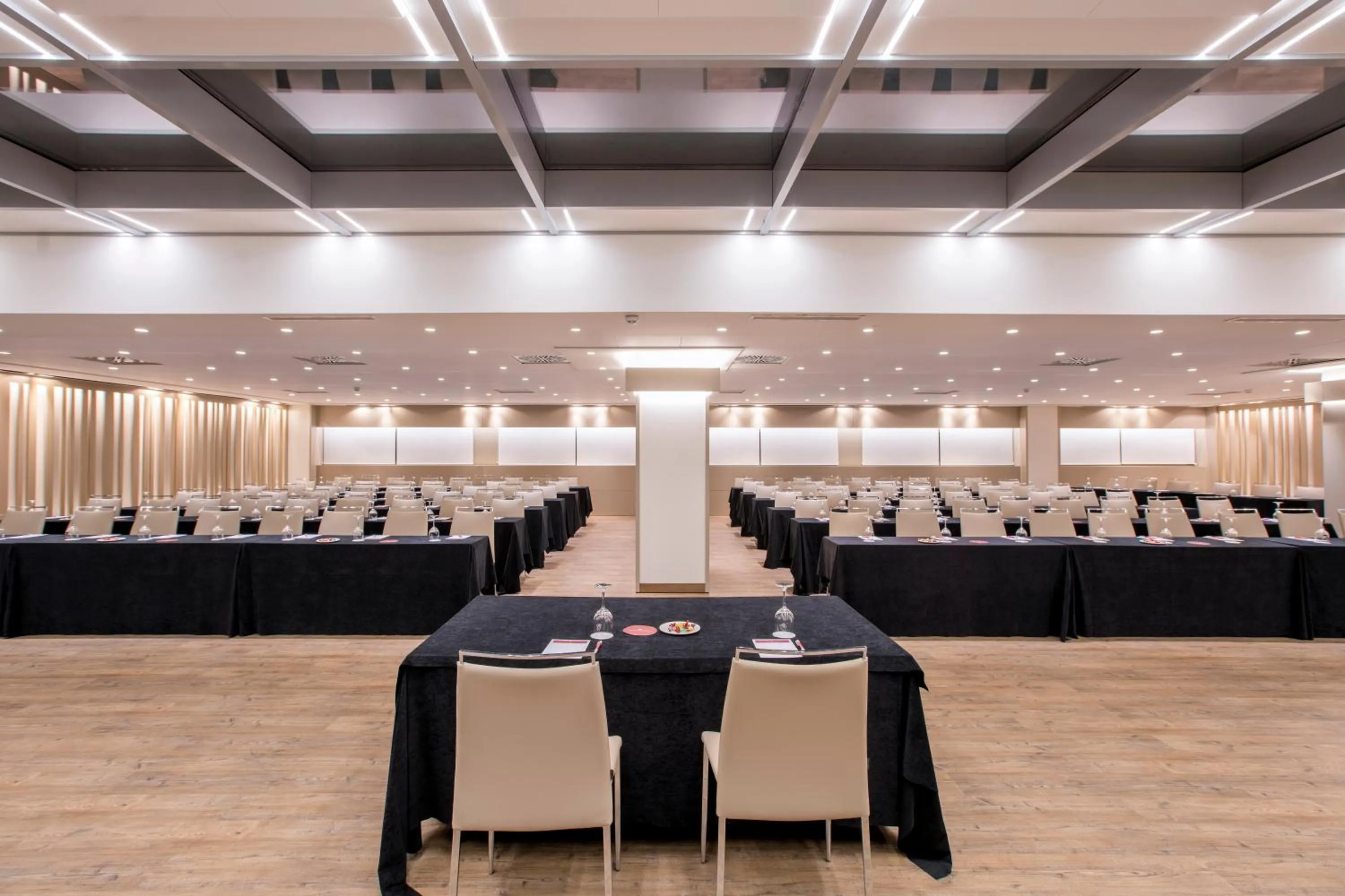 Meeting/conference room in NH Collection Santiago de Compostela