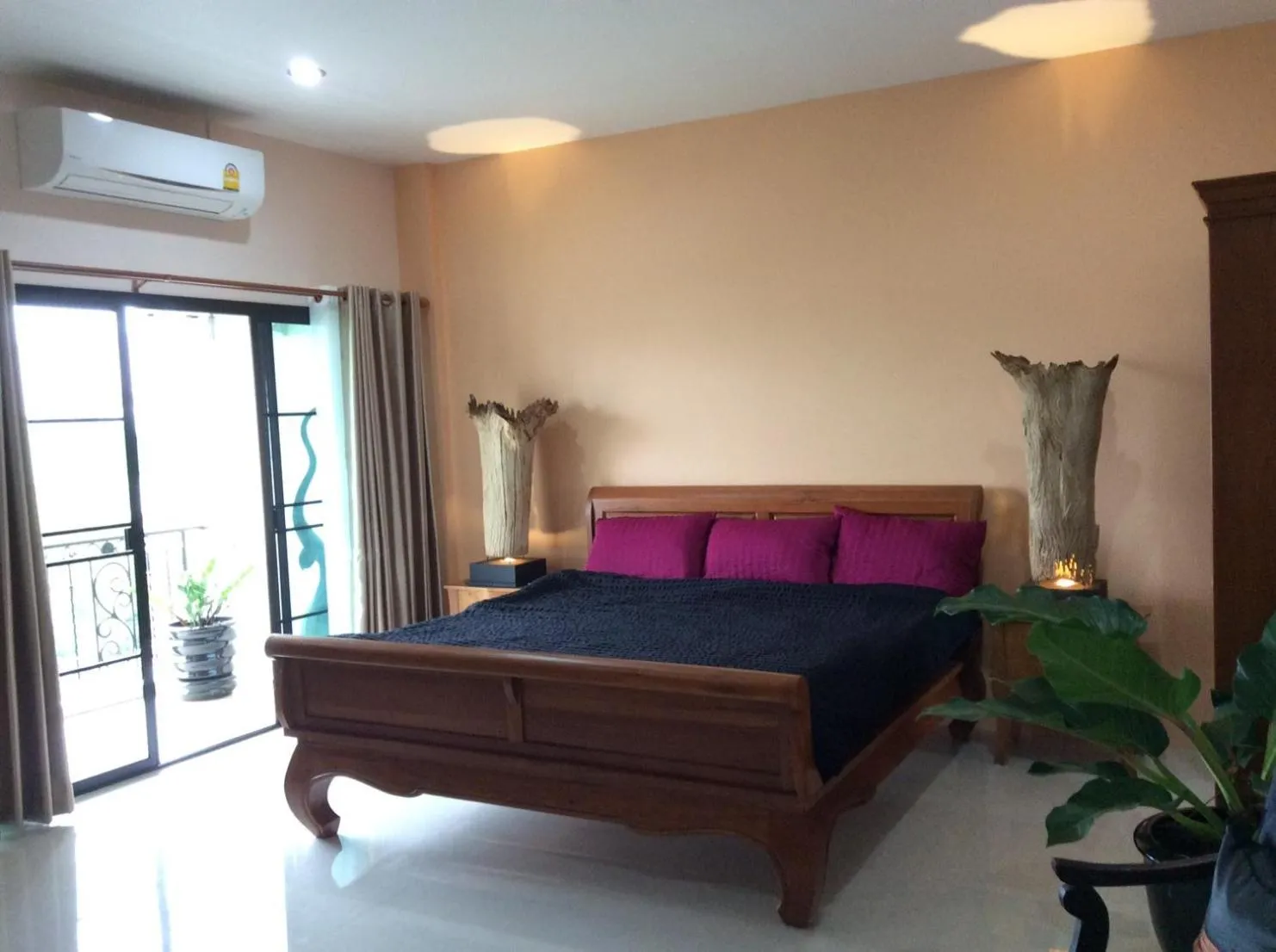 Bedroom, Bed in Laph Kham House