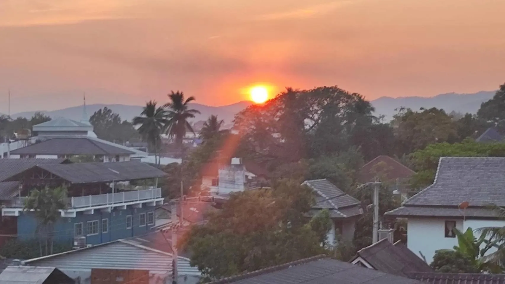 Sunset in Laph Kham House