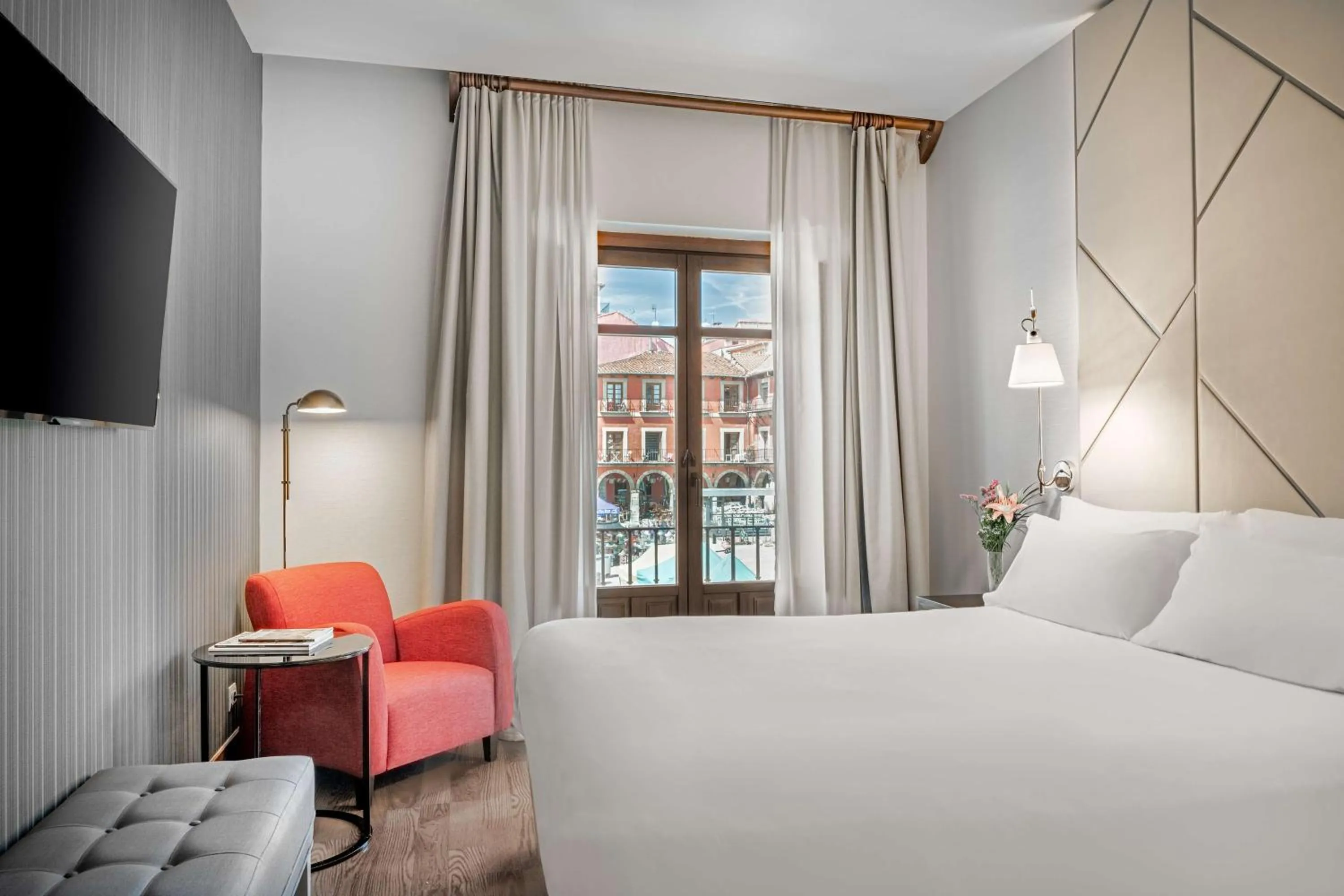 Bedroom, Bed in NH Collection León Plaza Mayor