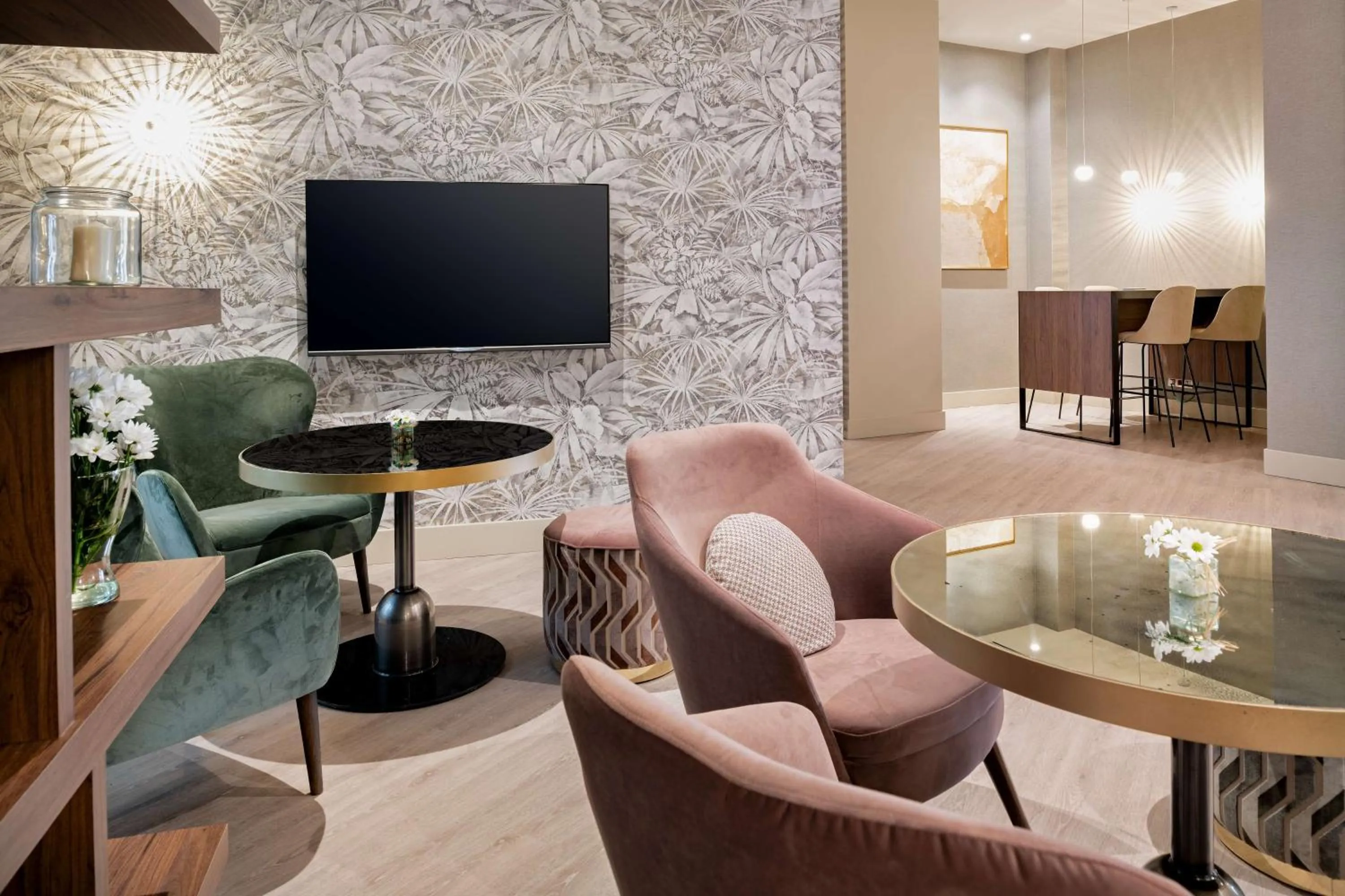 Lobby or reception in NH Collection León Plaza Mayor