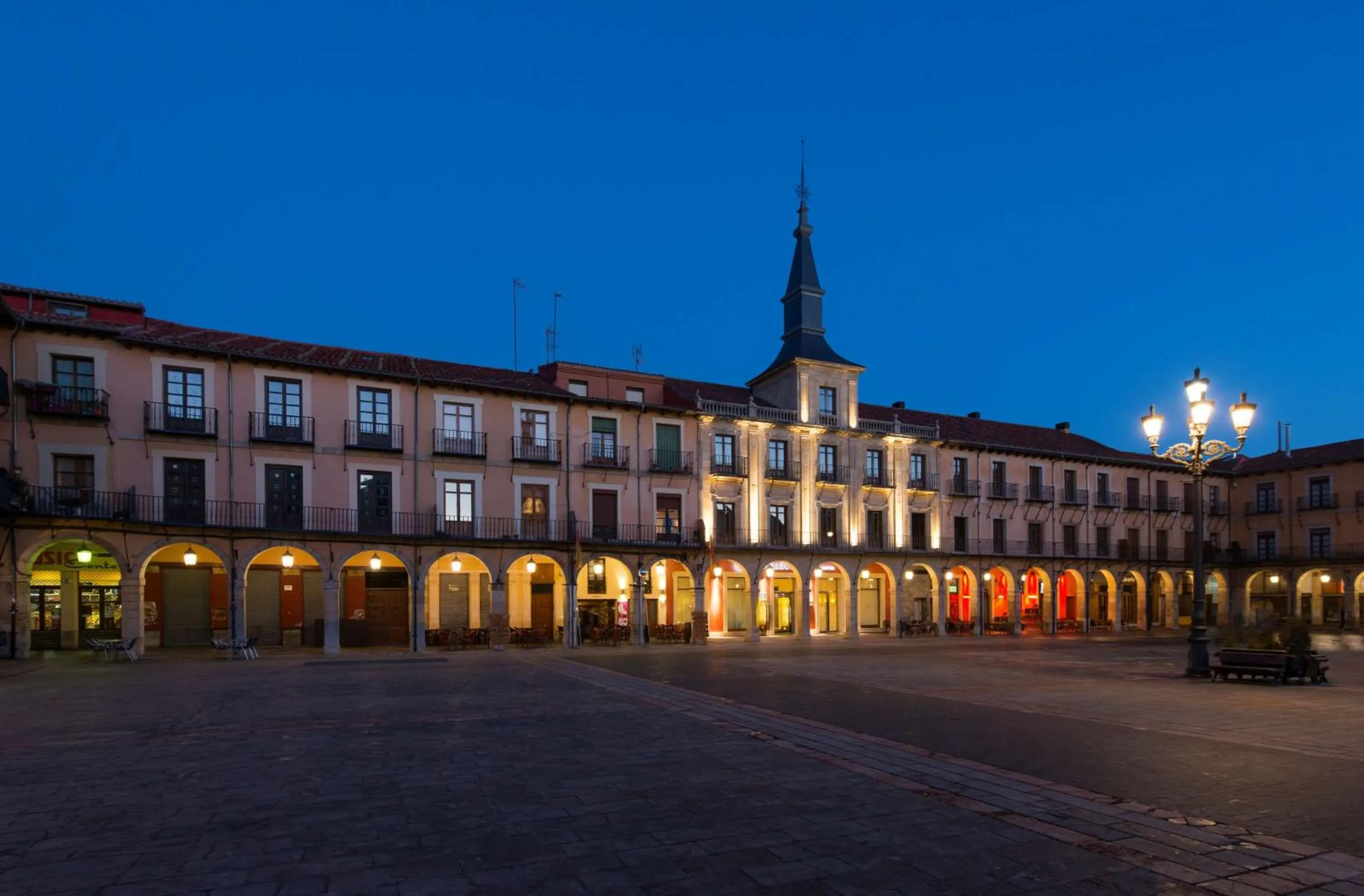 Property building in NH Collection León Plaza Mayor
