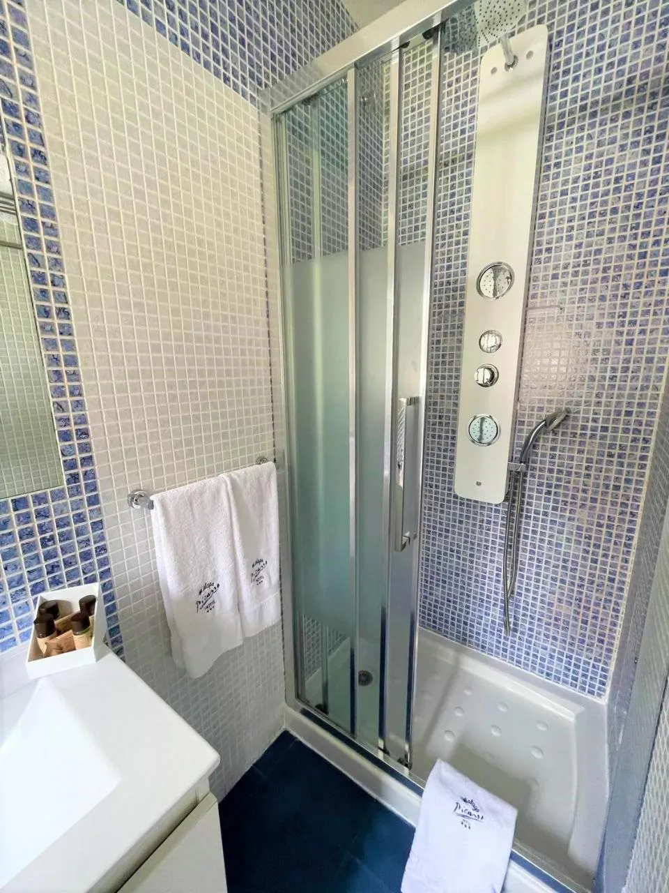 Shower in Hotel Malaga Picasso