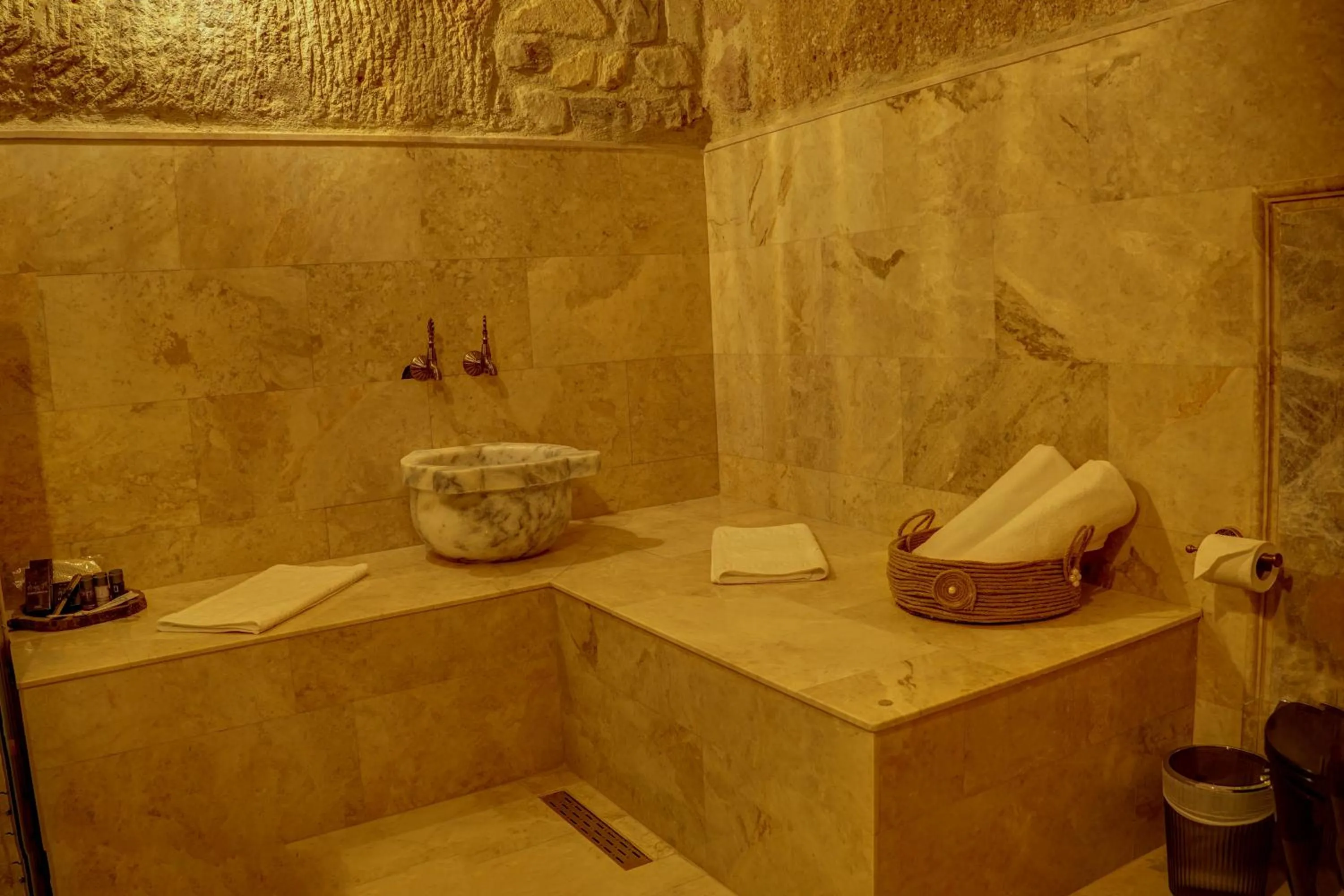 Bathroom in The Calypso Cave