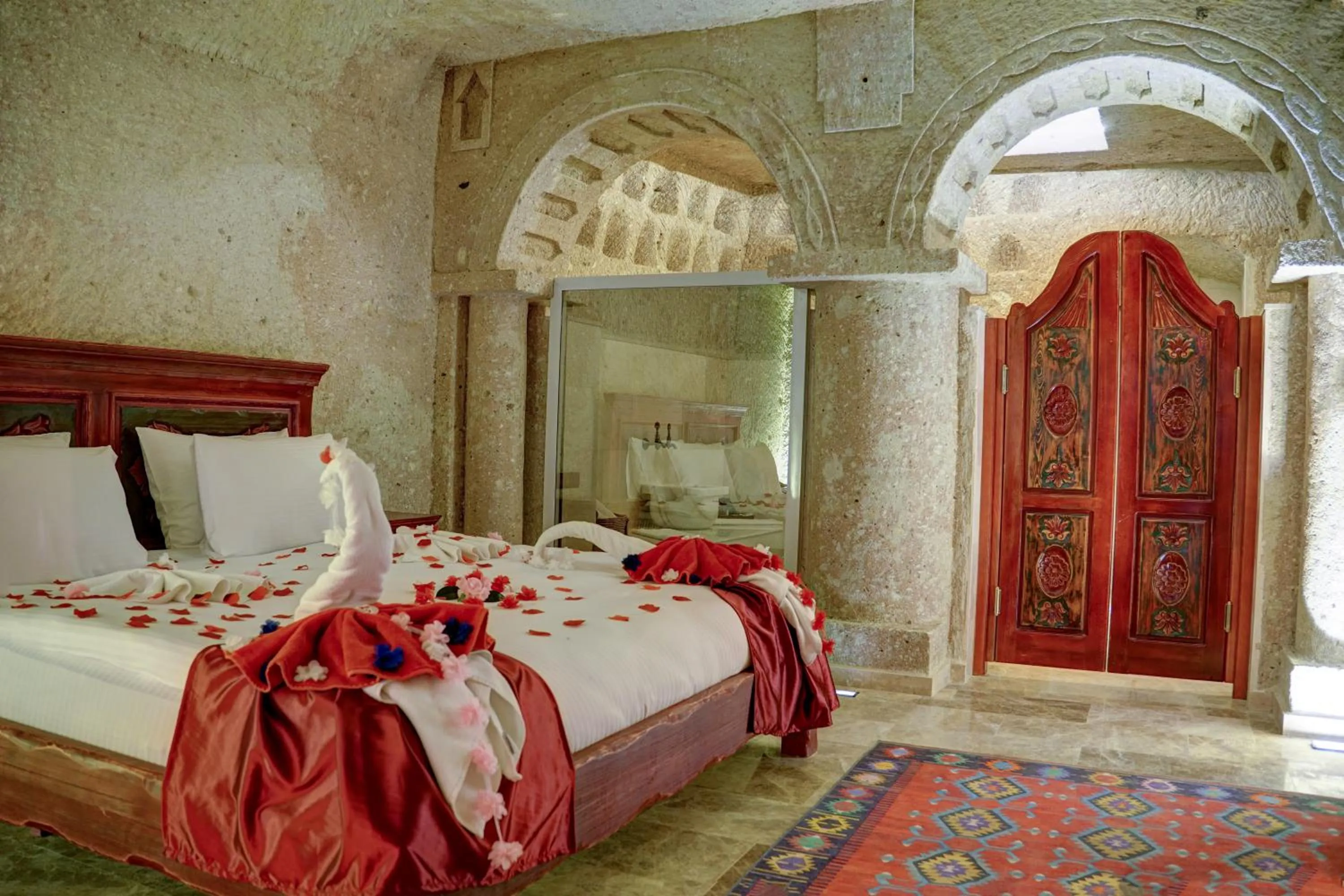 Bedroom, Bed in The Calypso Cave