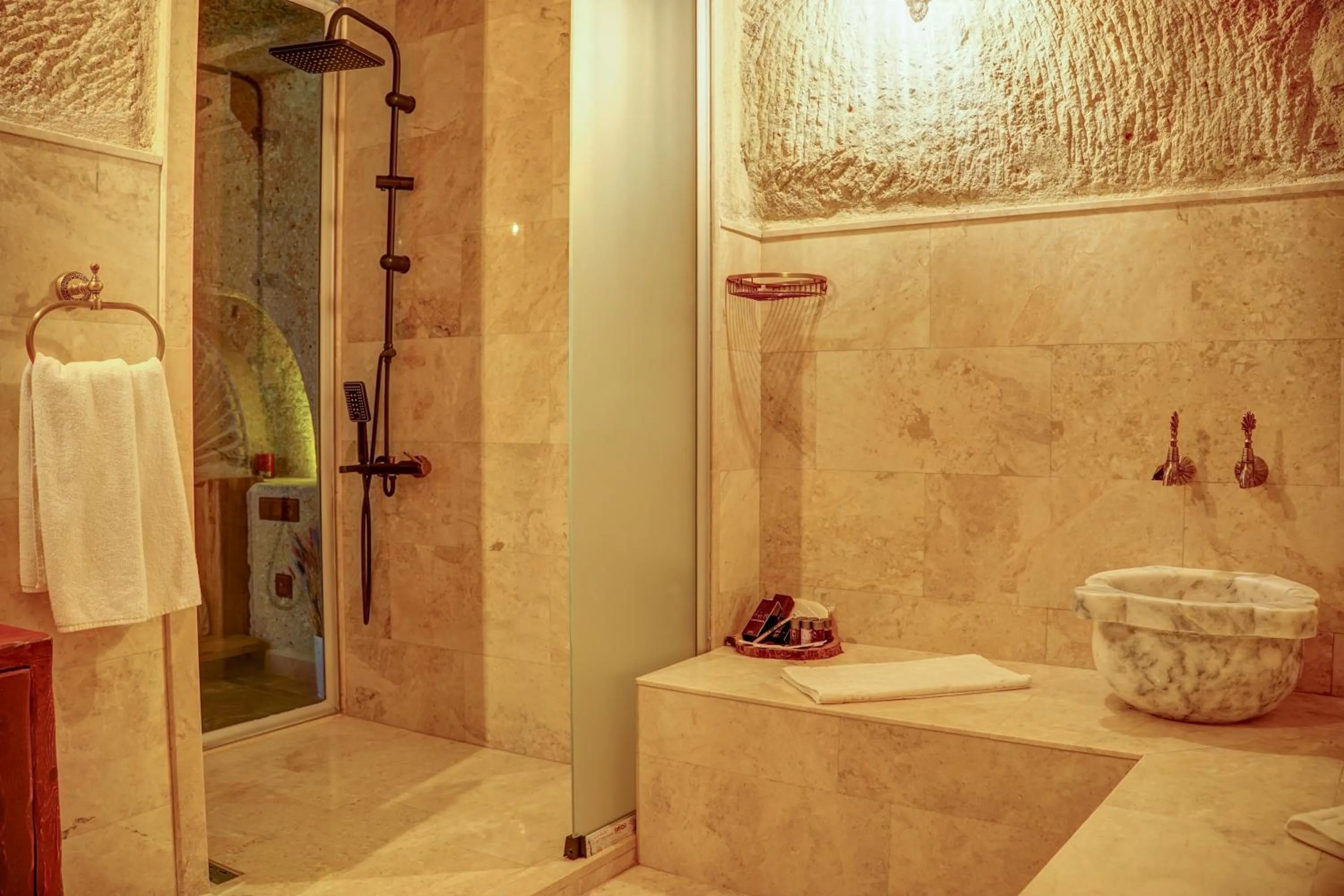 Bathroom in The Calypso Cave