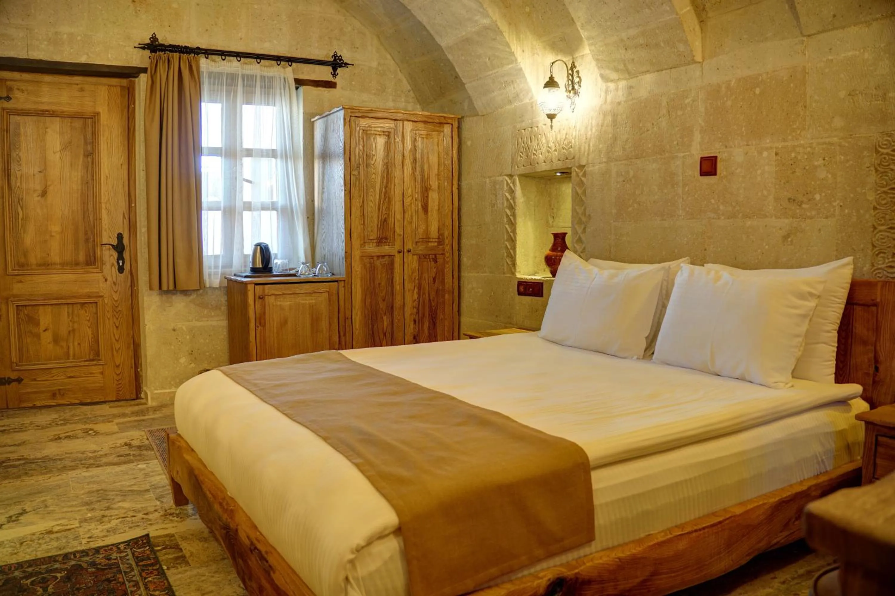 Bedroom, Bed in The Calypso Cave