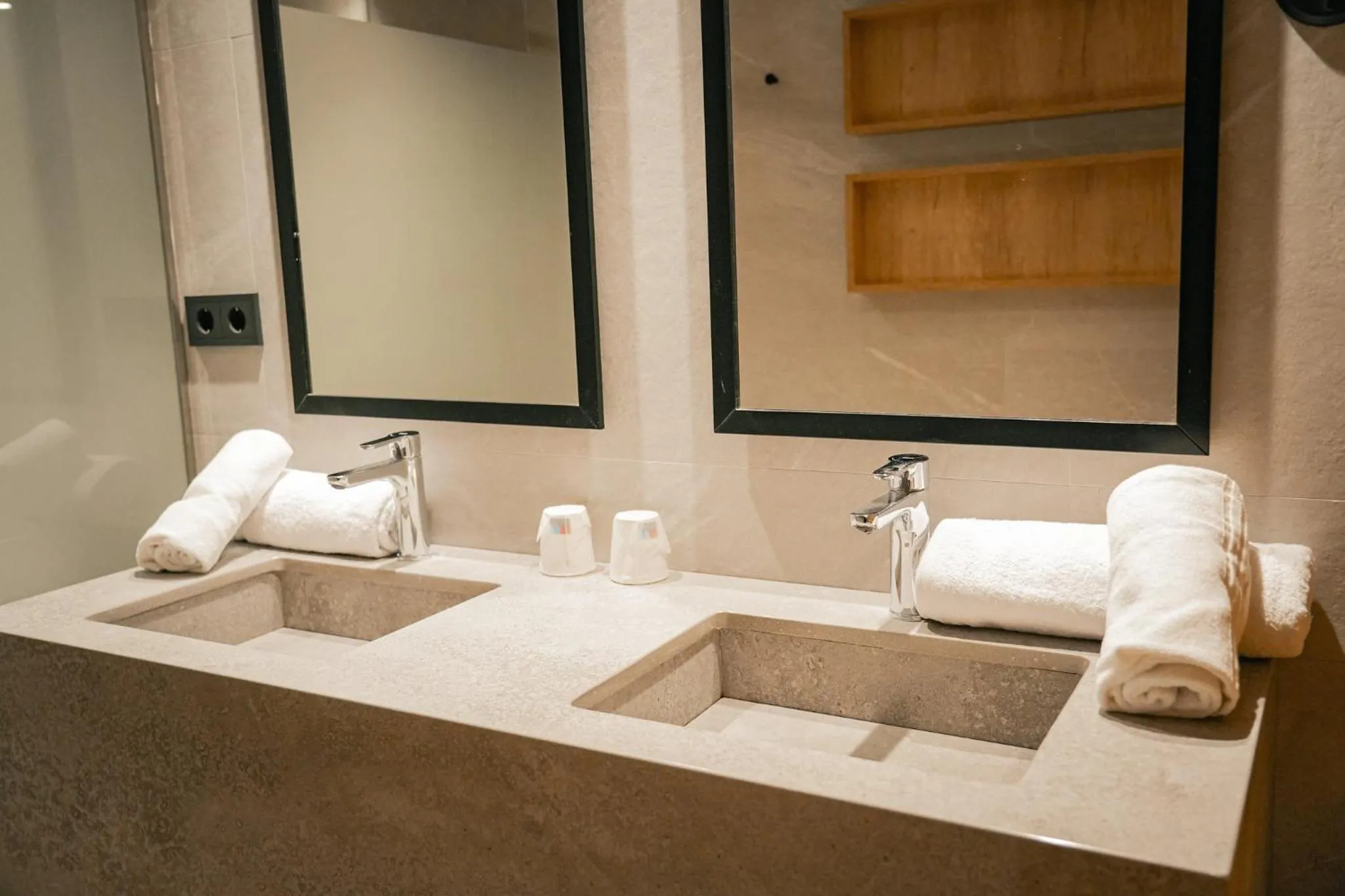 Bathroom in htop Royal Beach