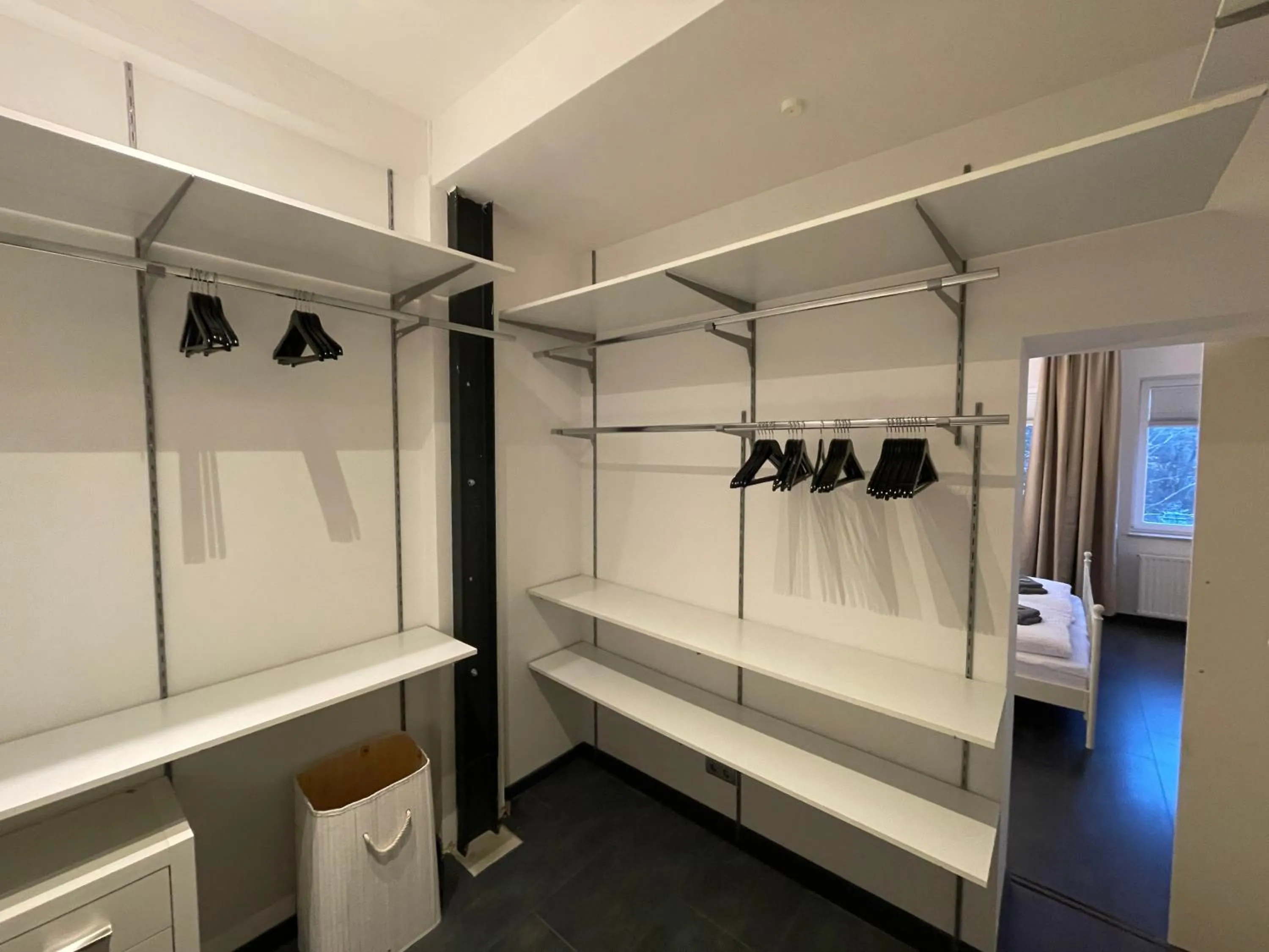 Photo of the whole room, Bed in TruRetreats Design Loft für 8 Personen I Riesige Küche I eCharger I 65z SmartTV I 150qm