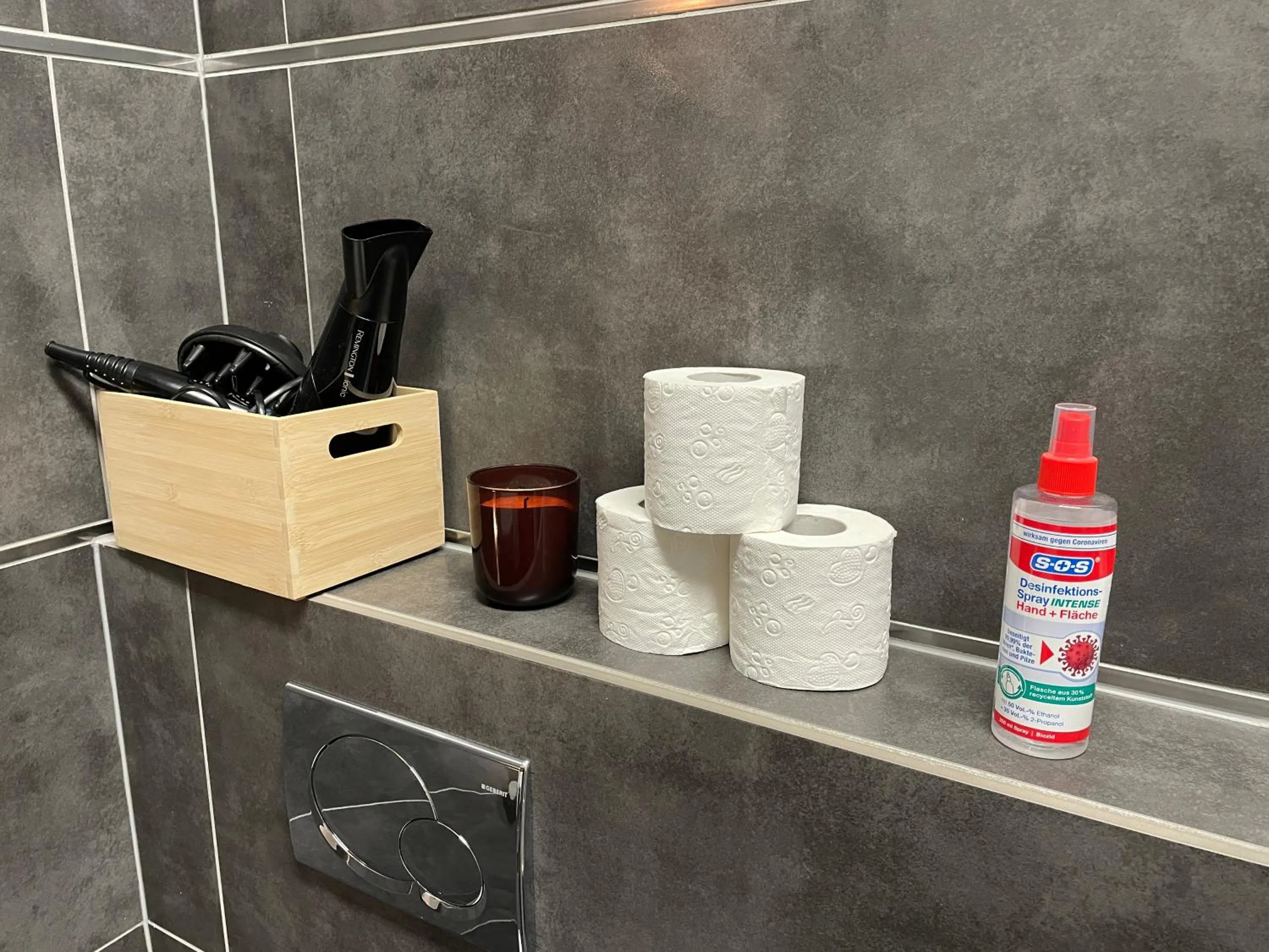 Bathroom in TruRetreats Design Loft für 8 Personen I Riesige Küche I eCharger I 65z SmartTV I 150qm