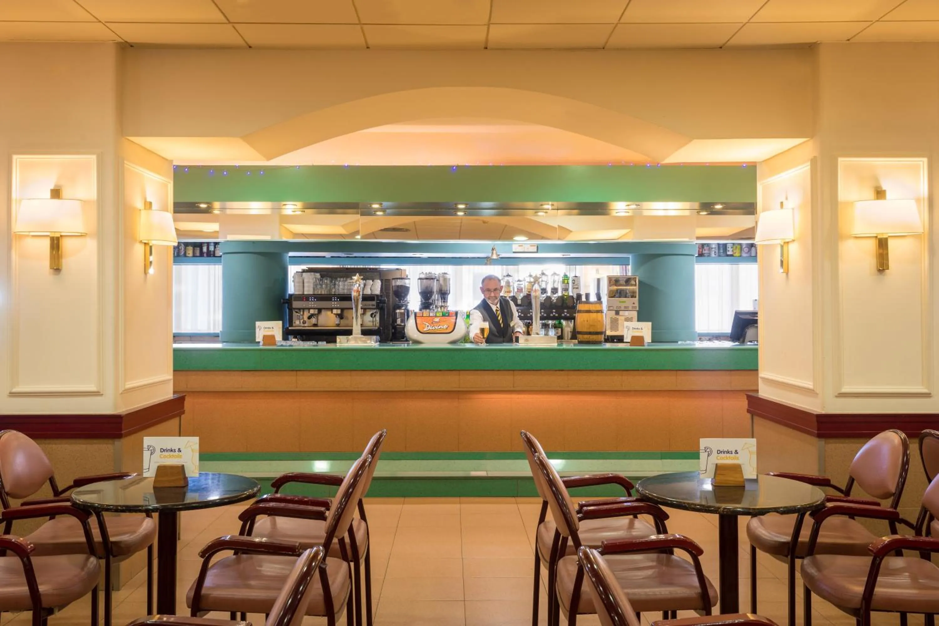 Lounge or bar in htop Royal Star & SPA #htopFun