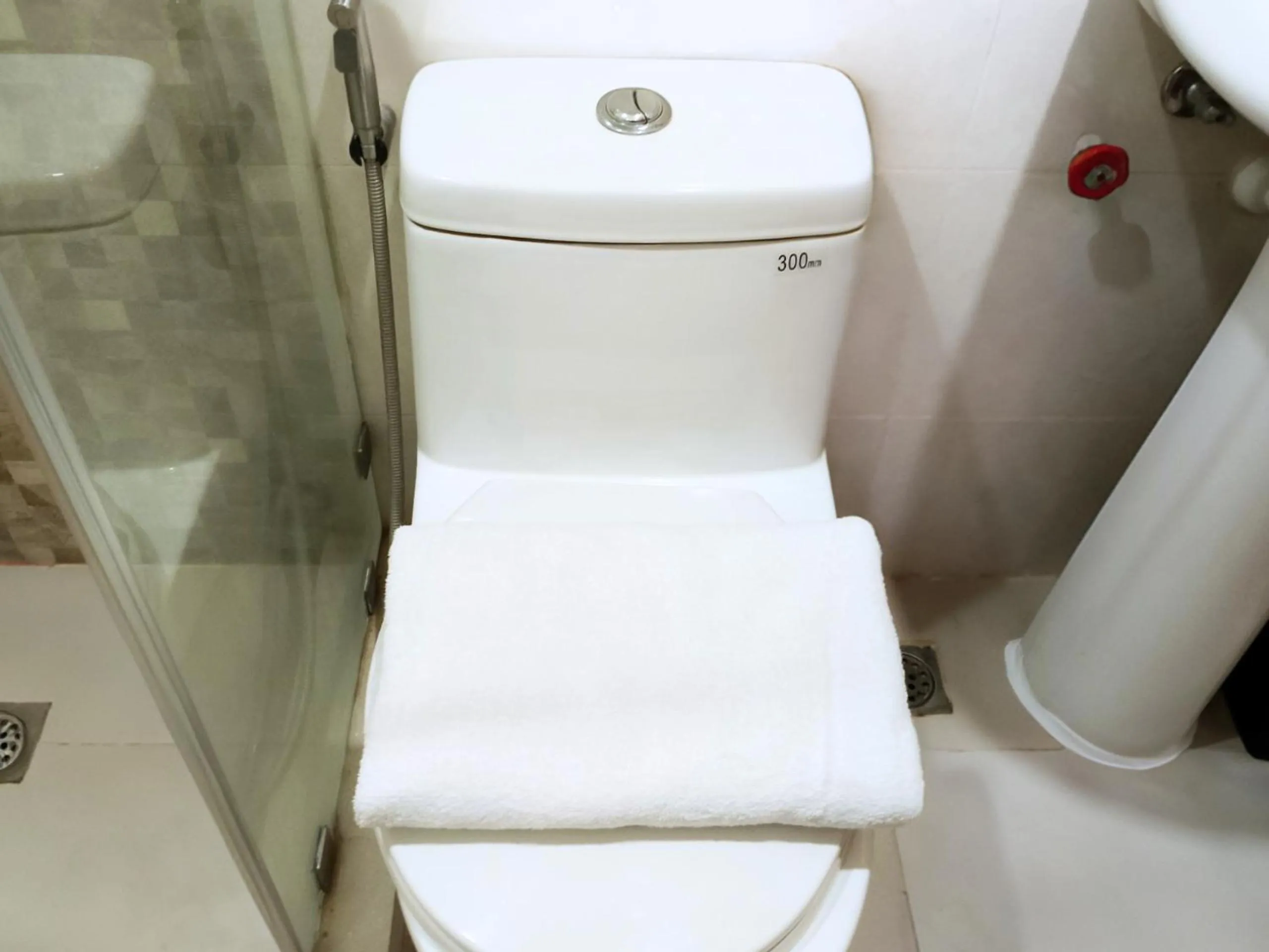 Toilet in Dy Heritage Suites