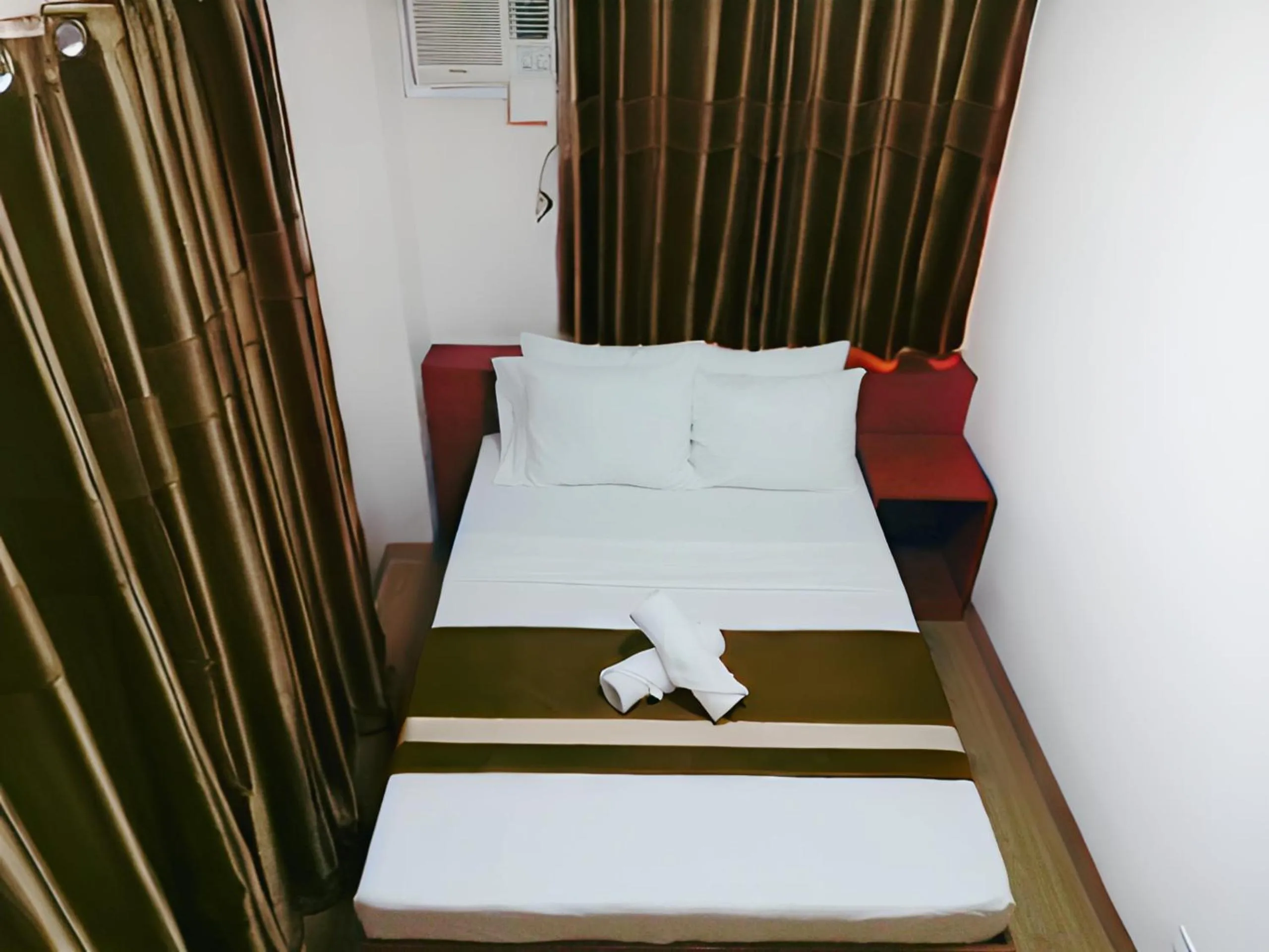 Bed in Dy Heritage Suites