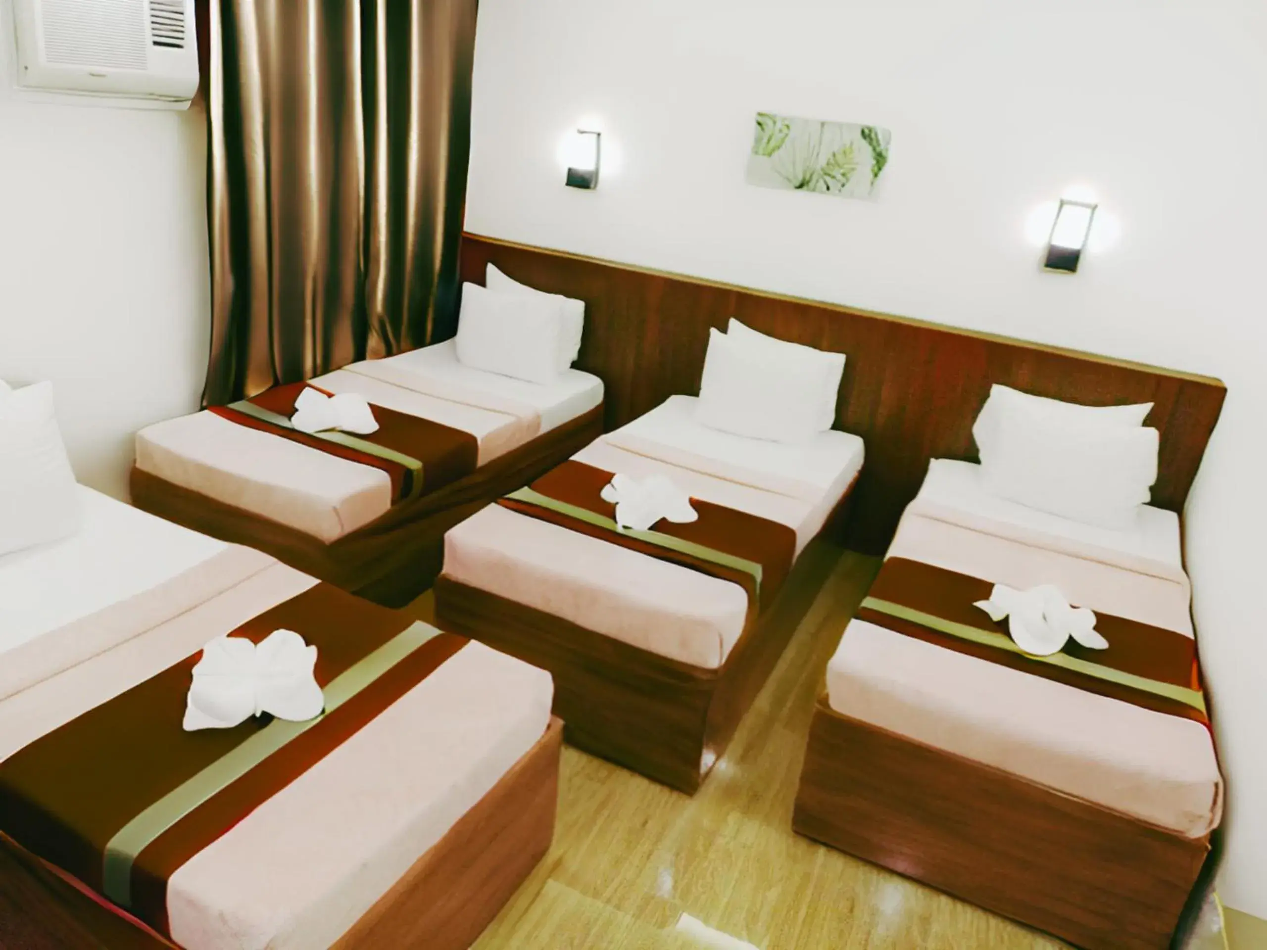 Superior Quadruple Room in Dy Heritage Suites Superior Quadruple Room in Dy Heritage Suites