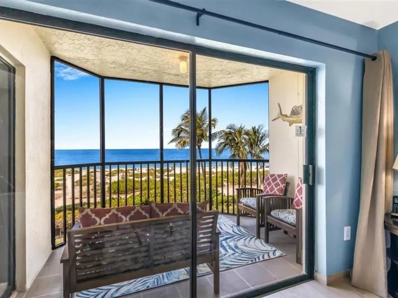 Riviera Club 204