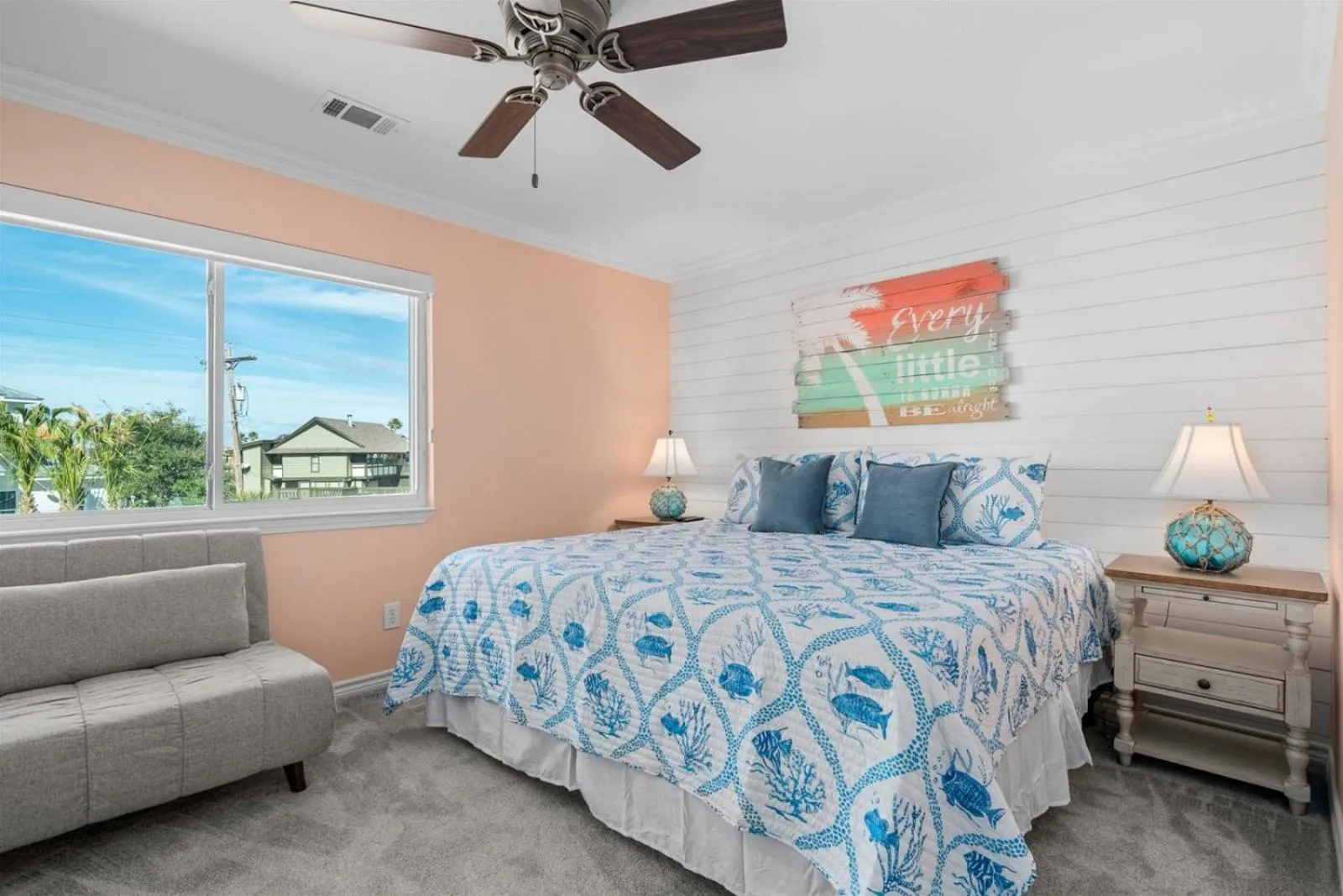 Property building, Bed in 5 Oclock Somewhere