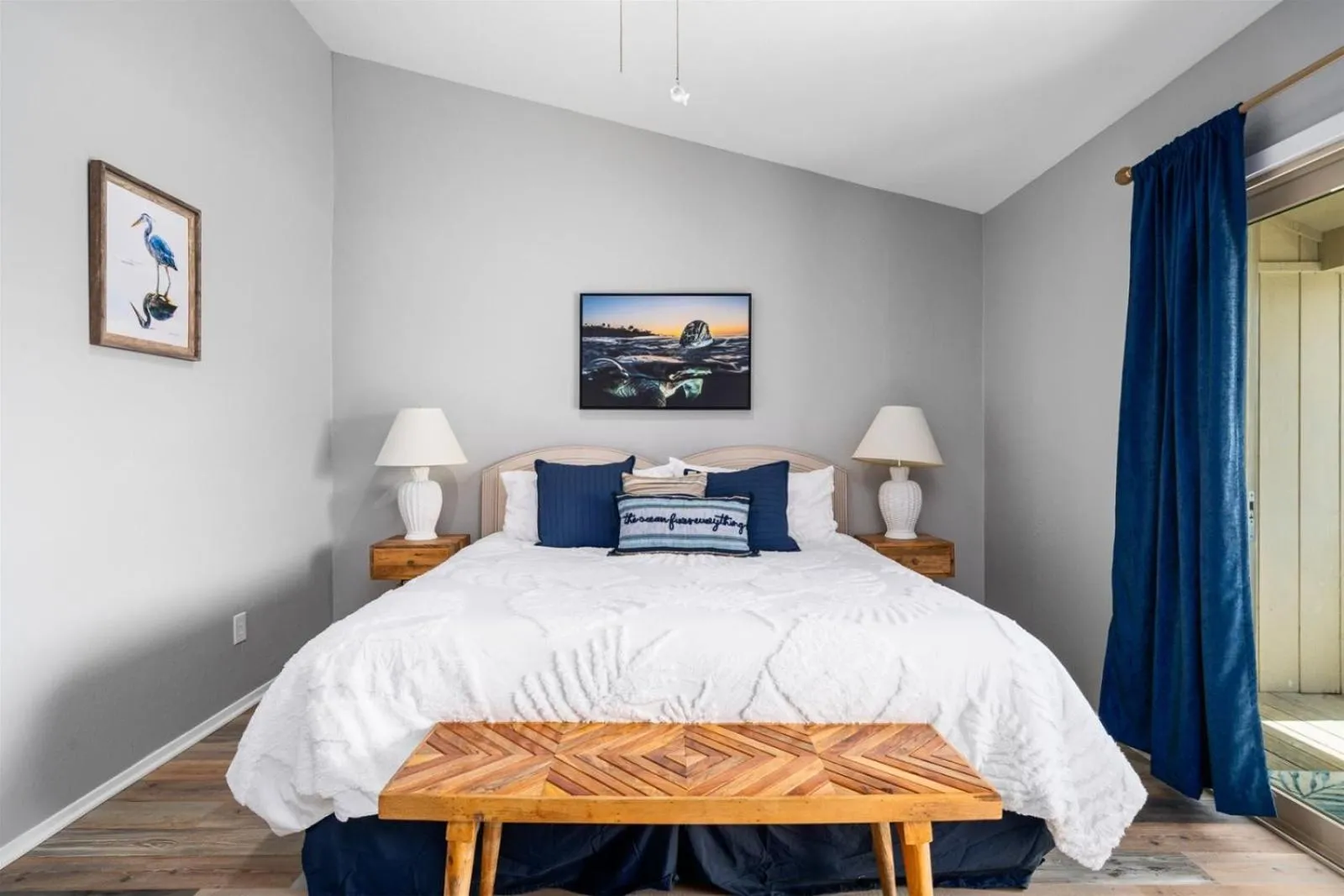 Property building, Bed in BoHo by the Bay