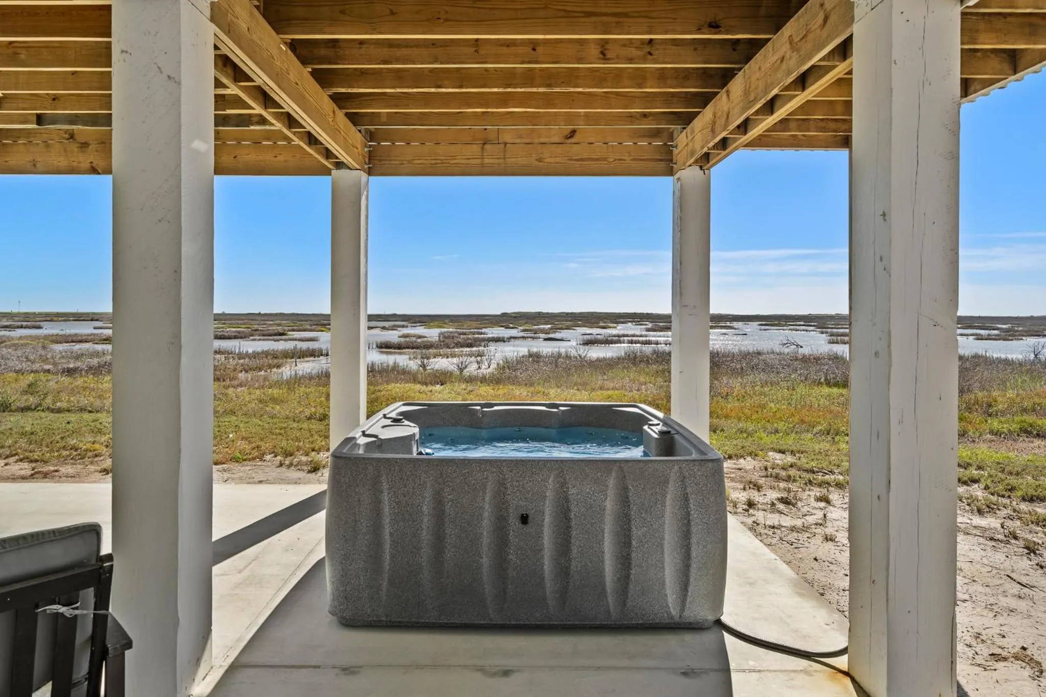 Property building in Birds on the Bay