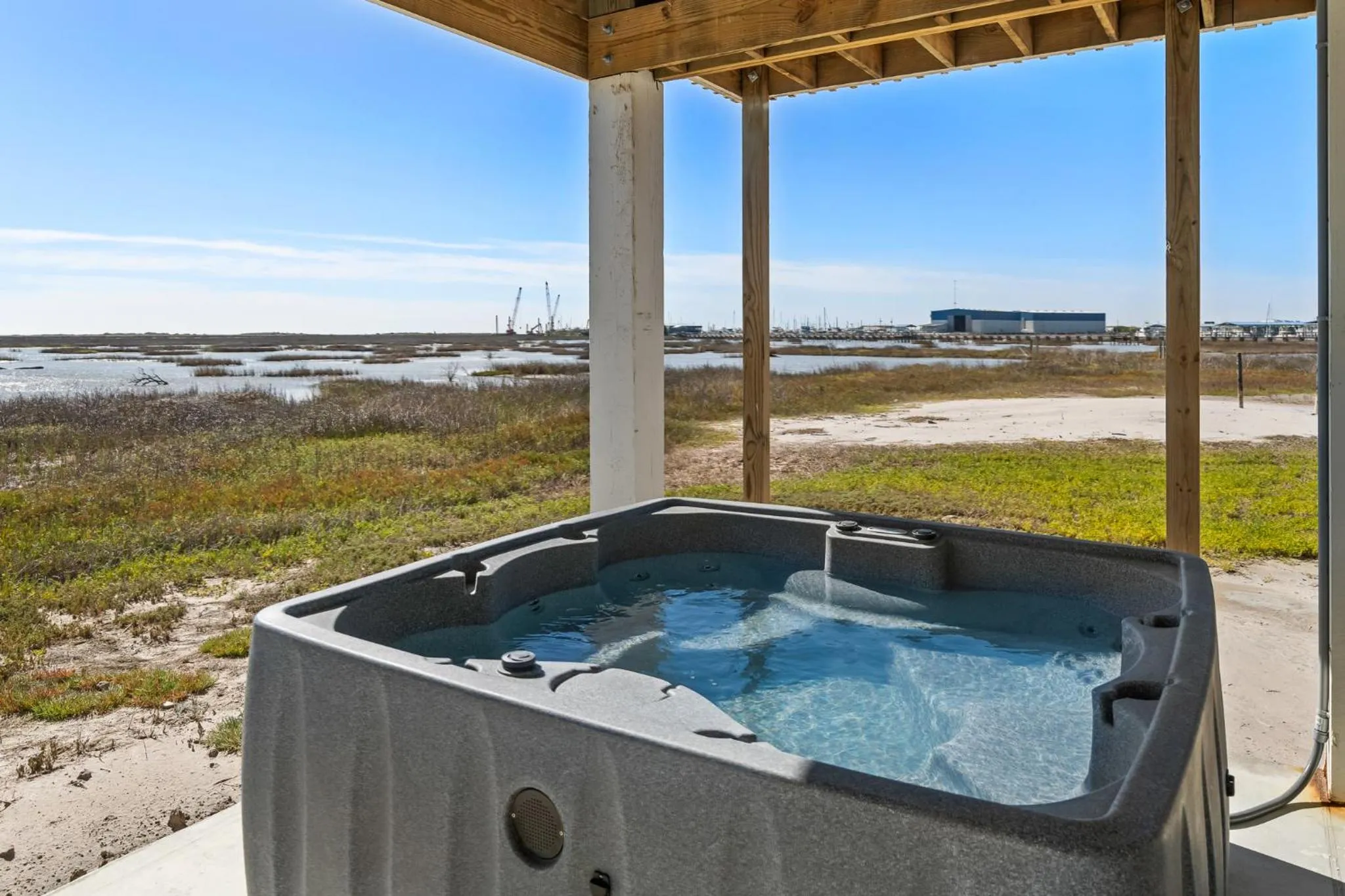 Property building in Birds on the Bay