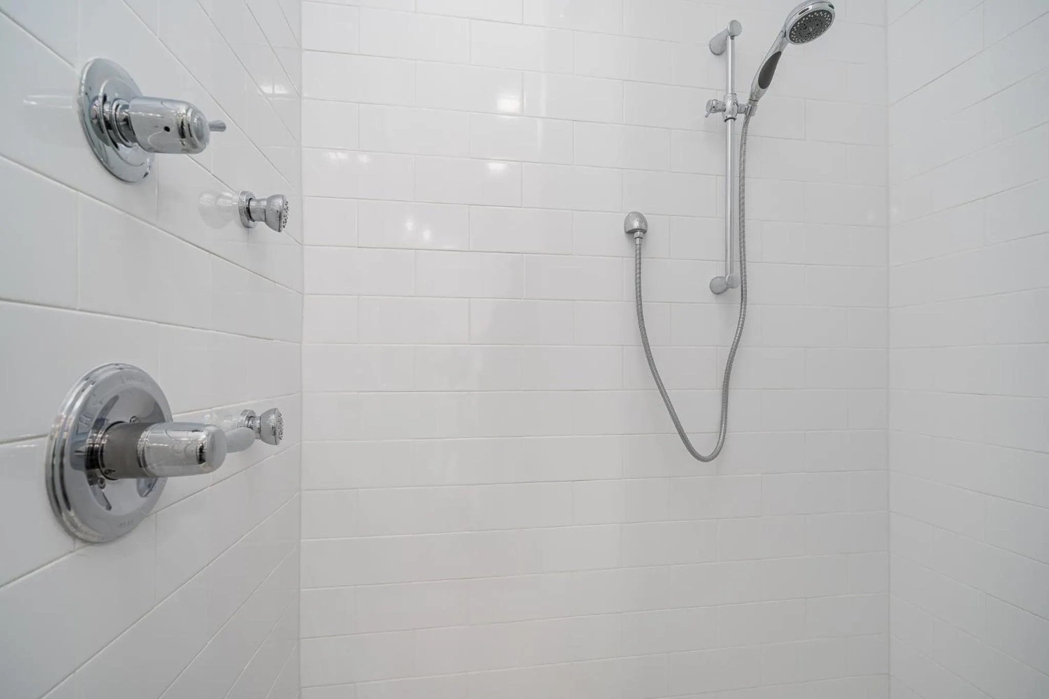 Property building in Birds on the Bay