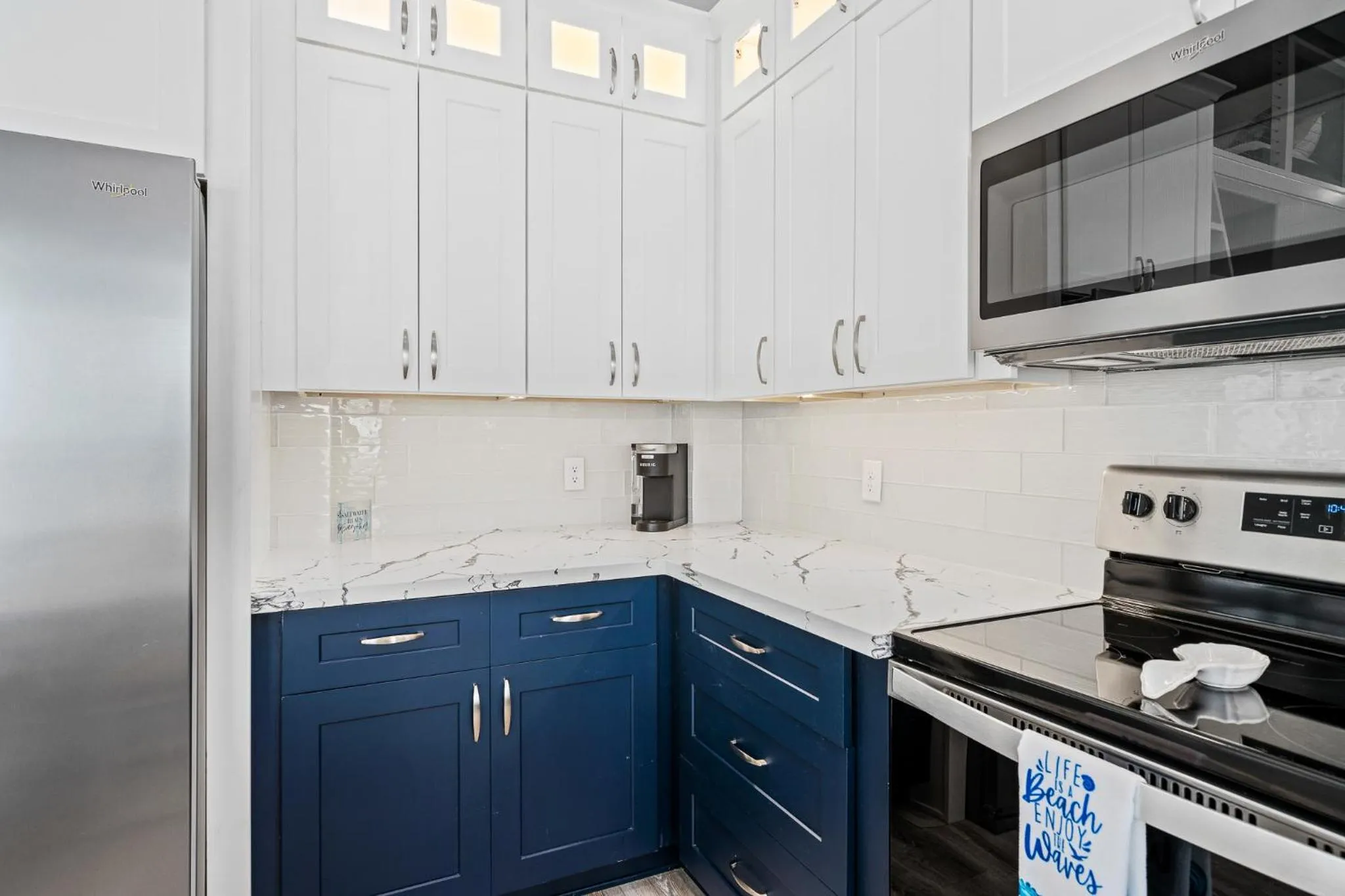 Property building in Birds on the Bay