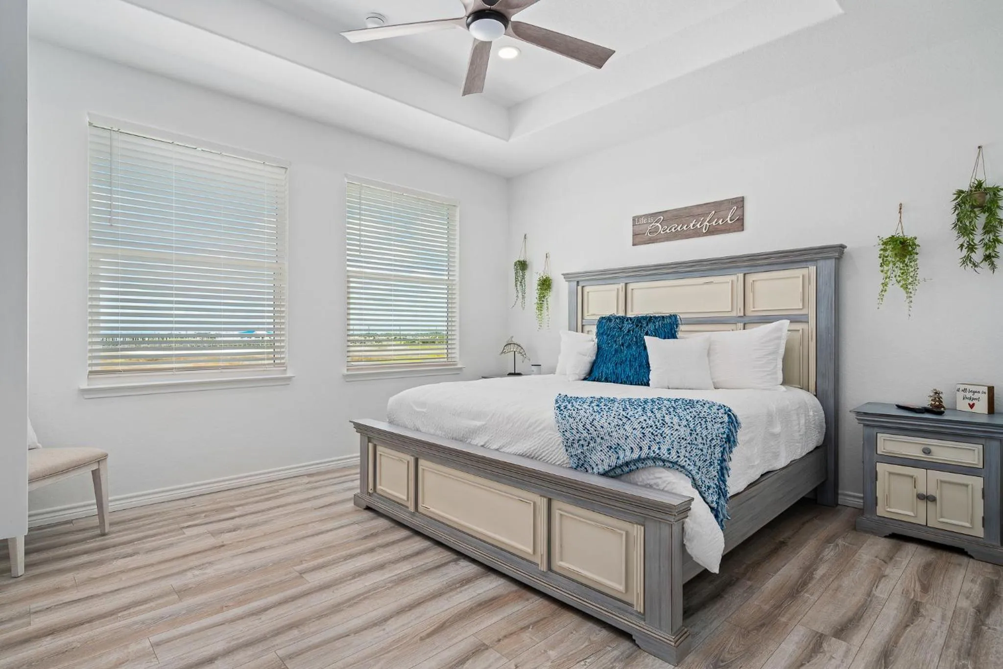 Property building, Bed in Birds on the Bay