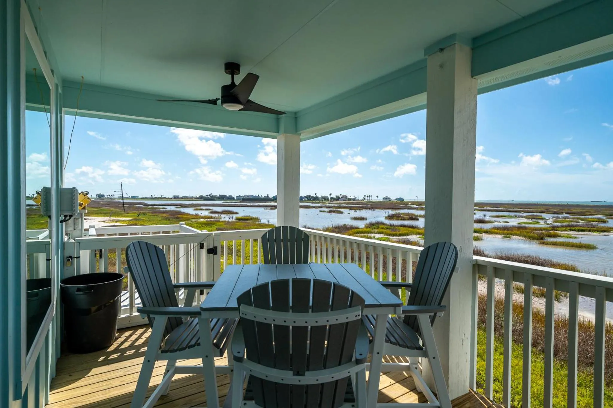 Property building in Birds on the Bay