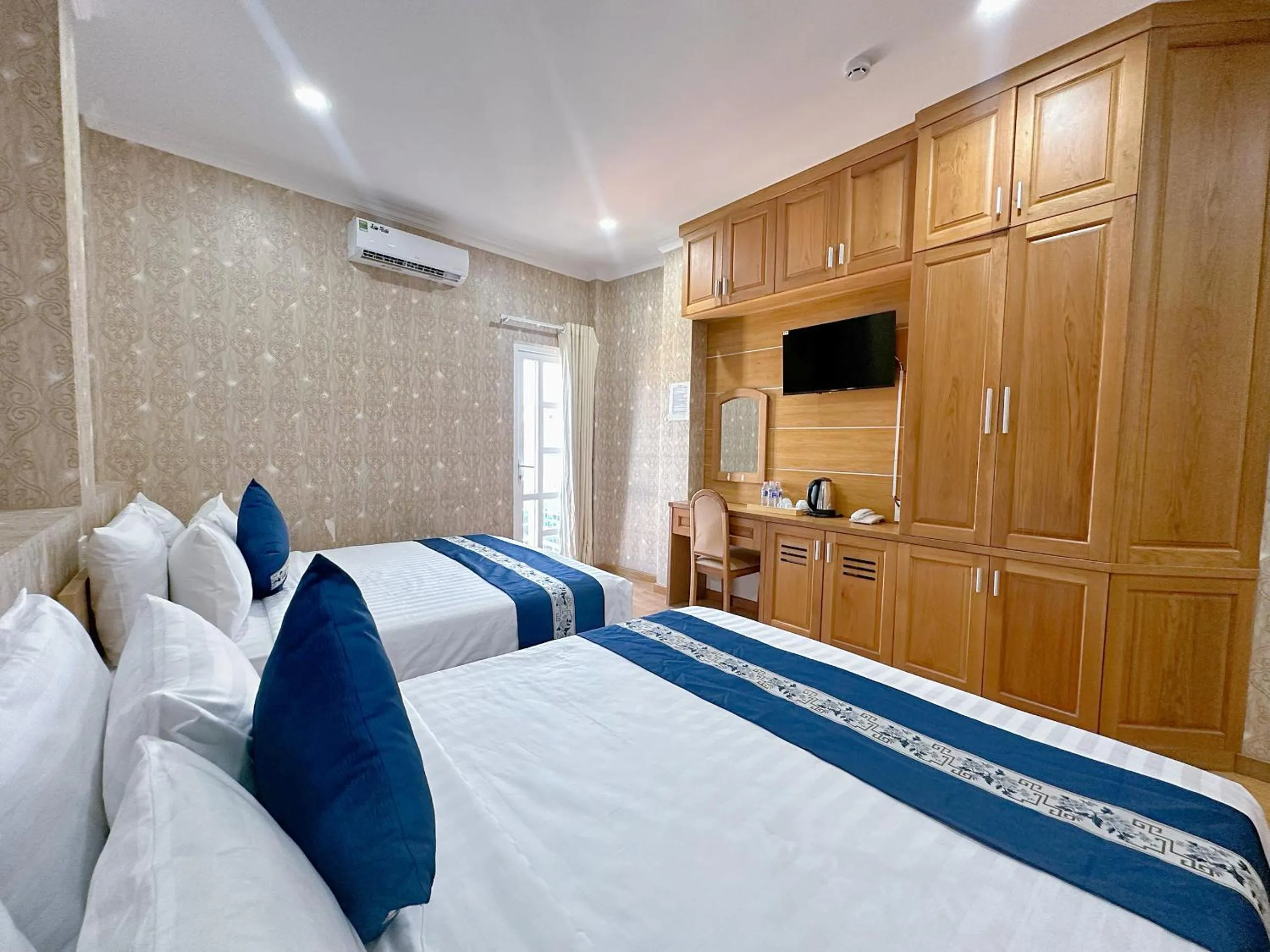 Property building, Bed in Tra My Hotel - SaiGon Center