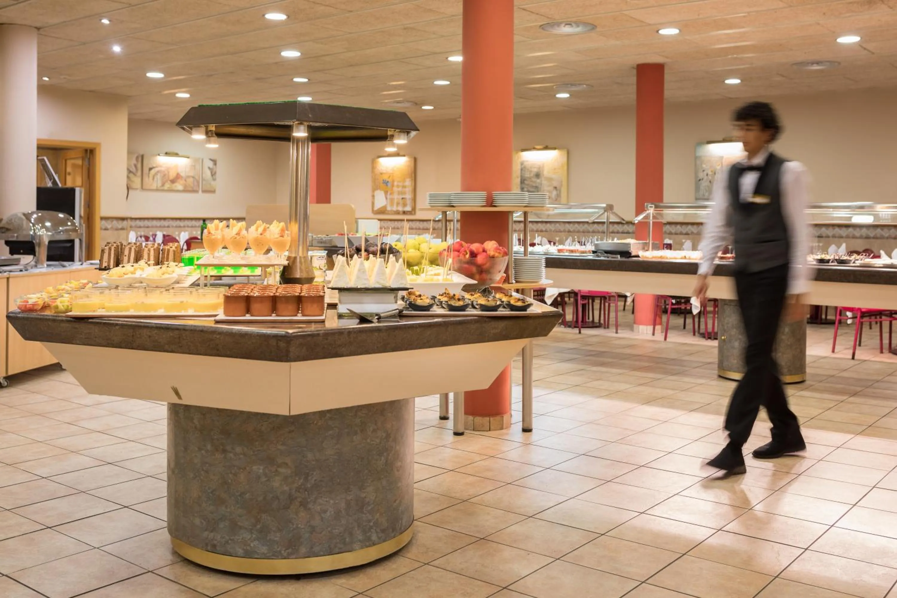 Restaurant/places to eat in htop Royal Sun Suites #htopFun