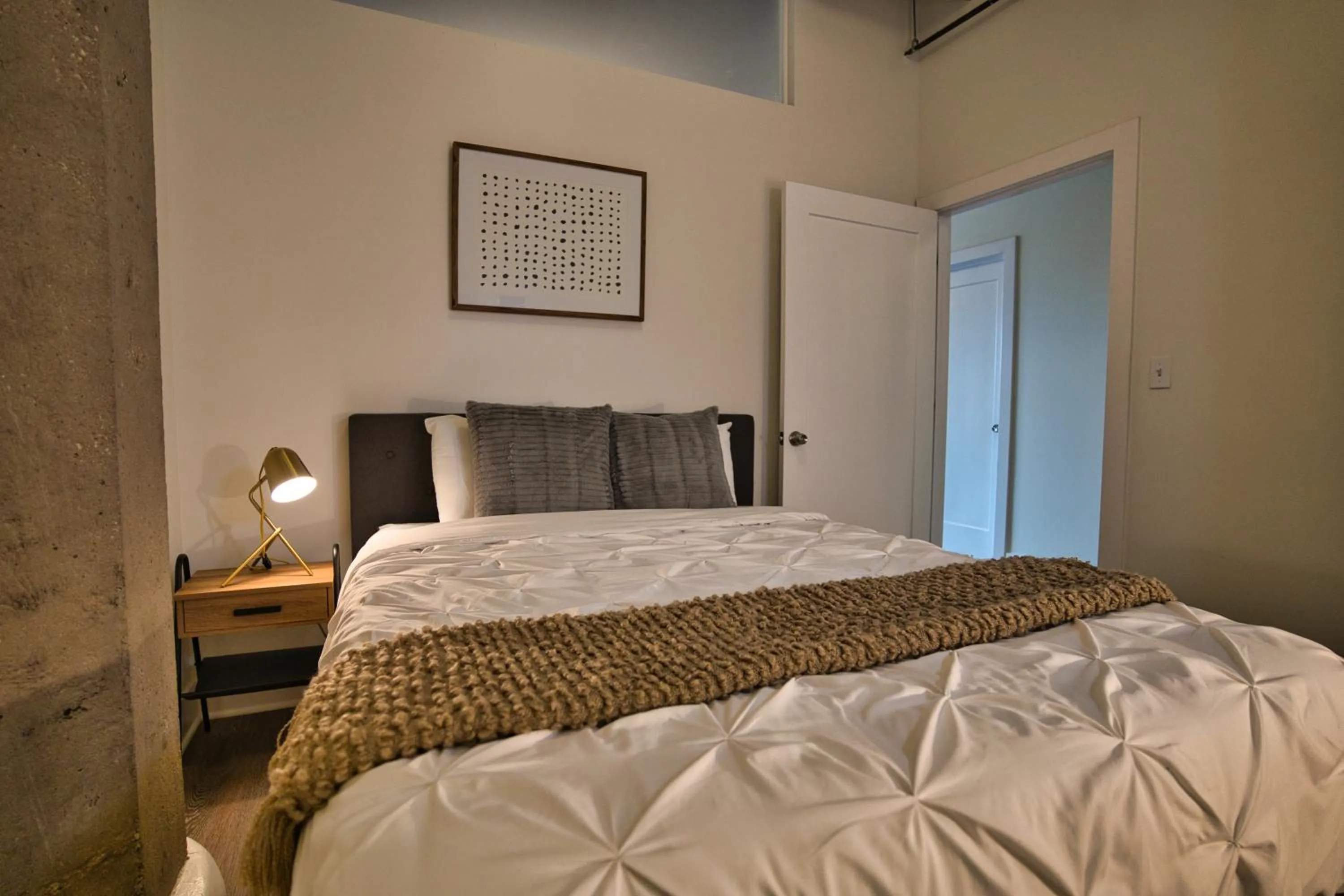 Bed in South Loop 2BR Getaway with Smart TVs & Optional Parking Near McCormick Place, Museum Campus & Downtown