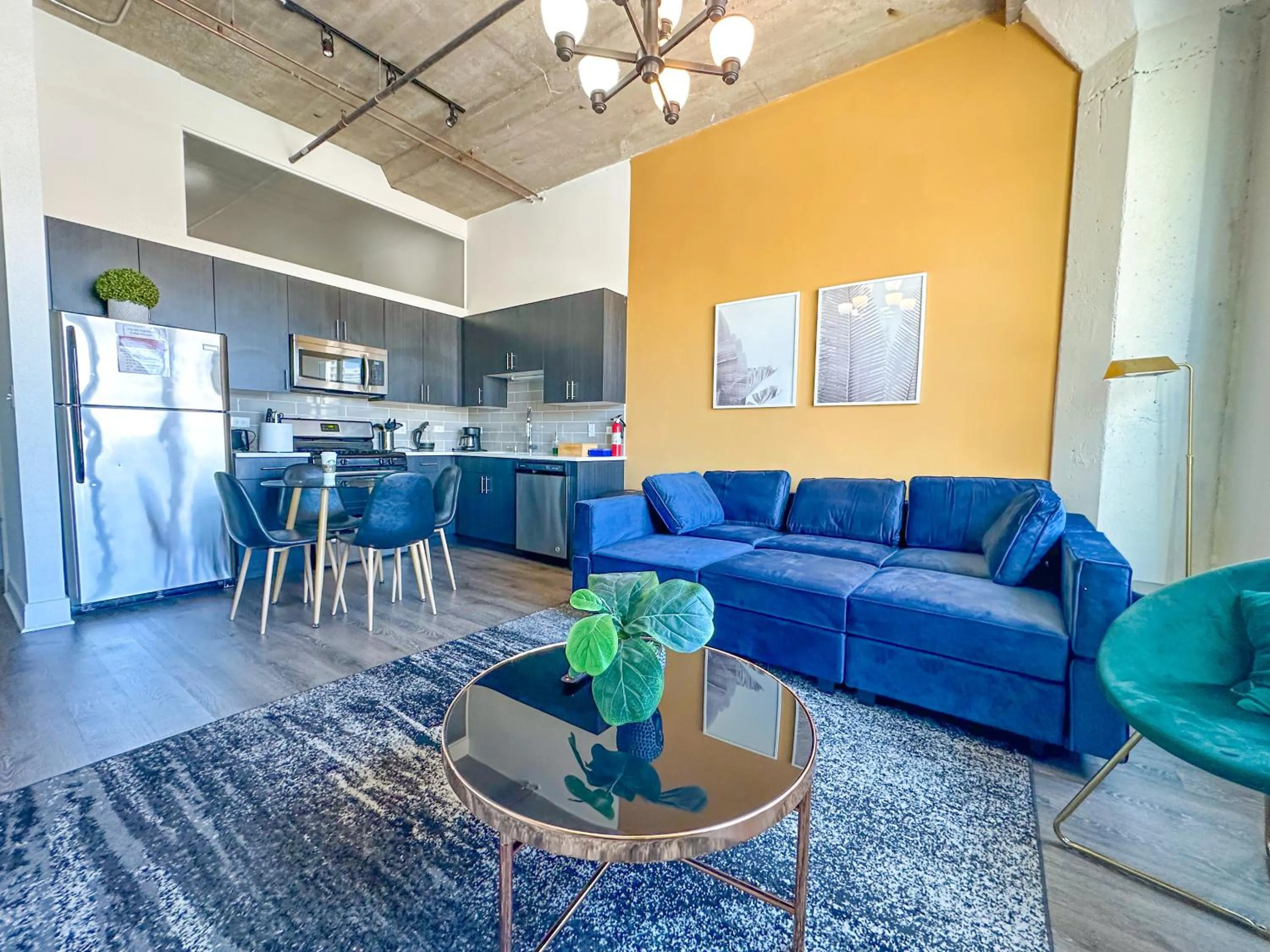 South Loop 2BR Getaway with Smart TVs & Optional Parking Near McCormick Place, Museum Campus & Downtown