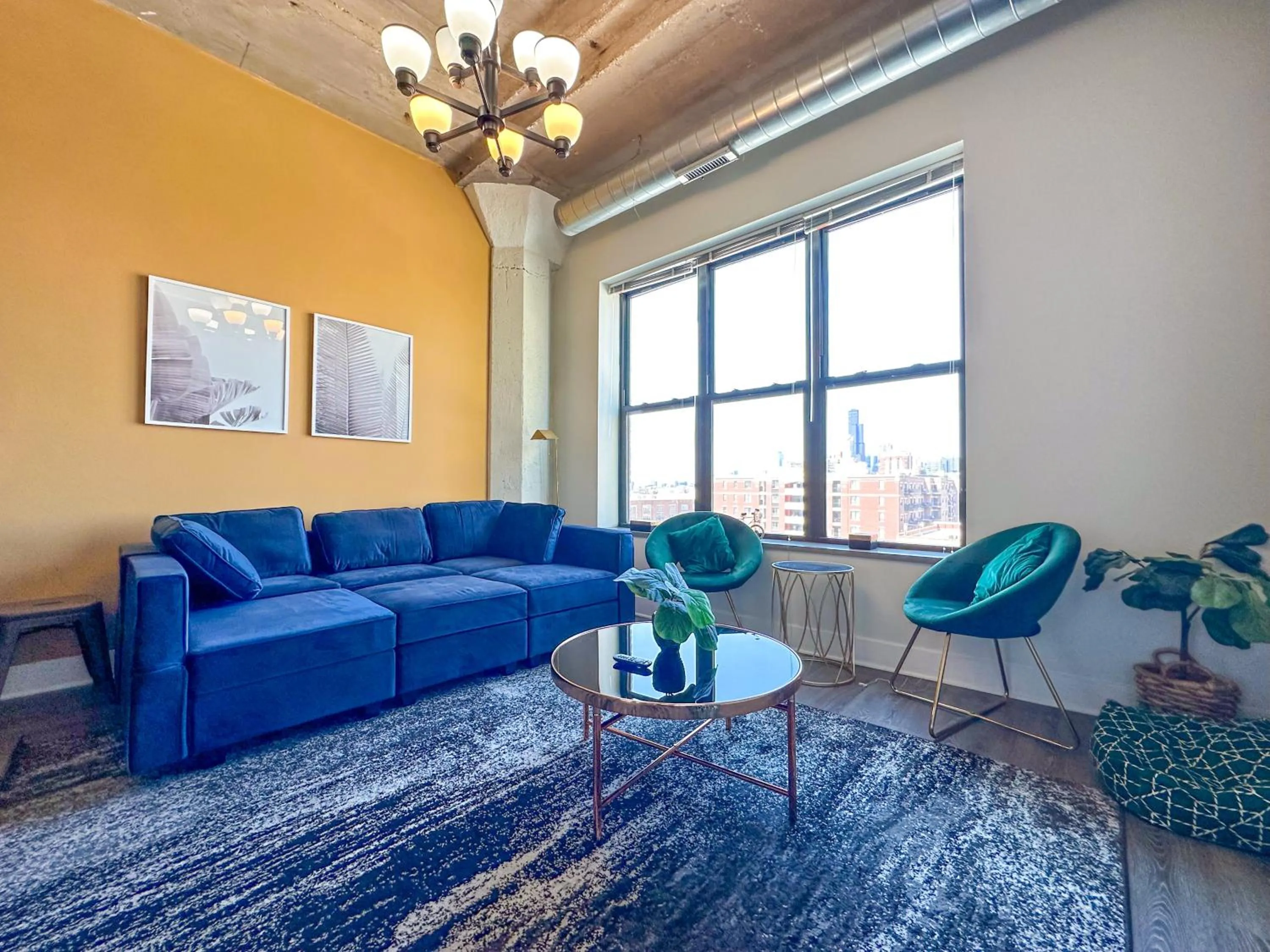 South Loop 2BR Getaway with Smart TVs & Optional Parking Near McCormick Place, Museum Campus & Downtown
