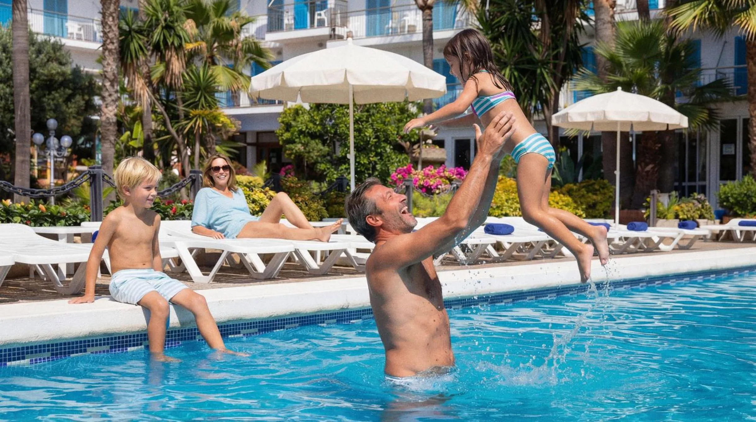 Swimming pool in htop Planamar #htopEnjoy