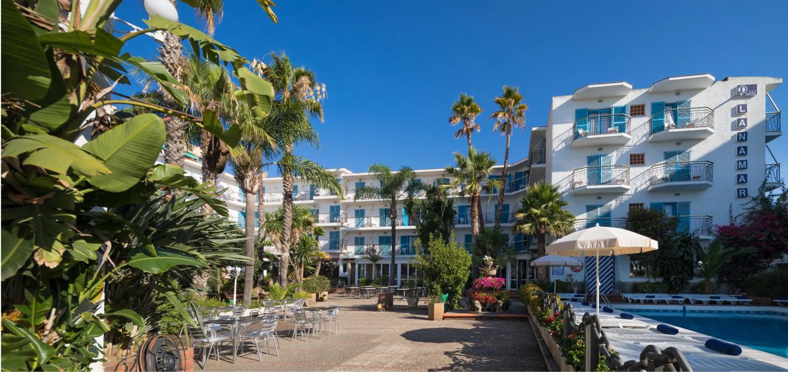 Facade/entrance in htop Planamar #htopEnjoy