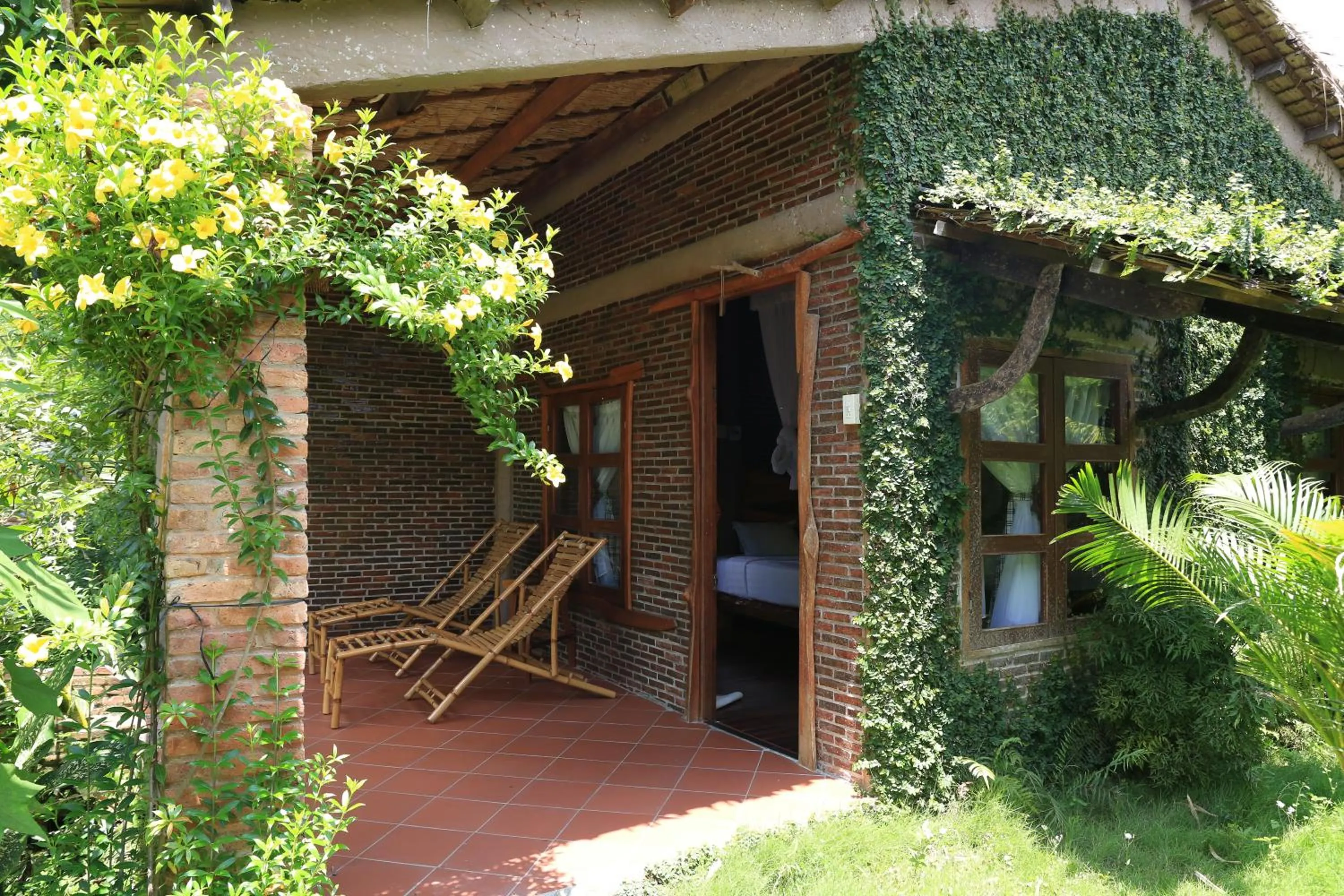 Patio in Vamxang Rustic Home