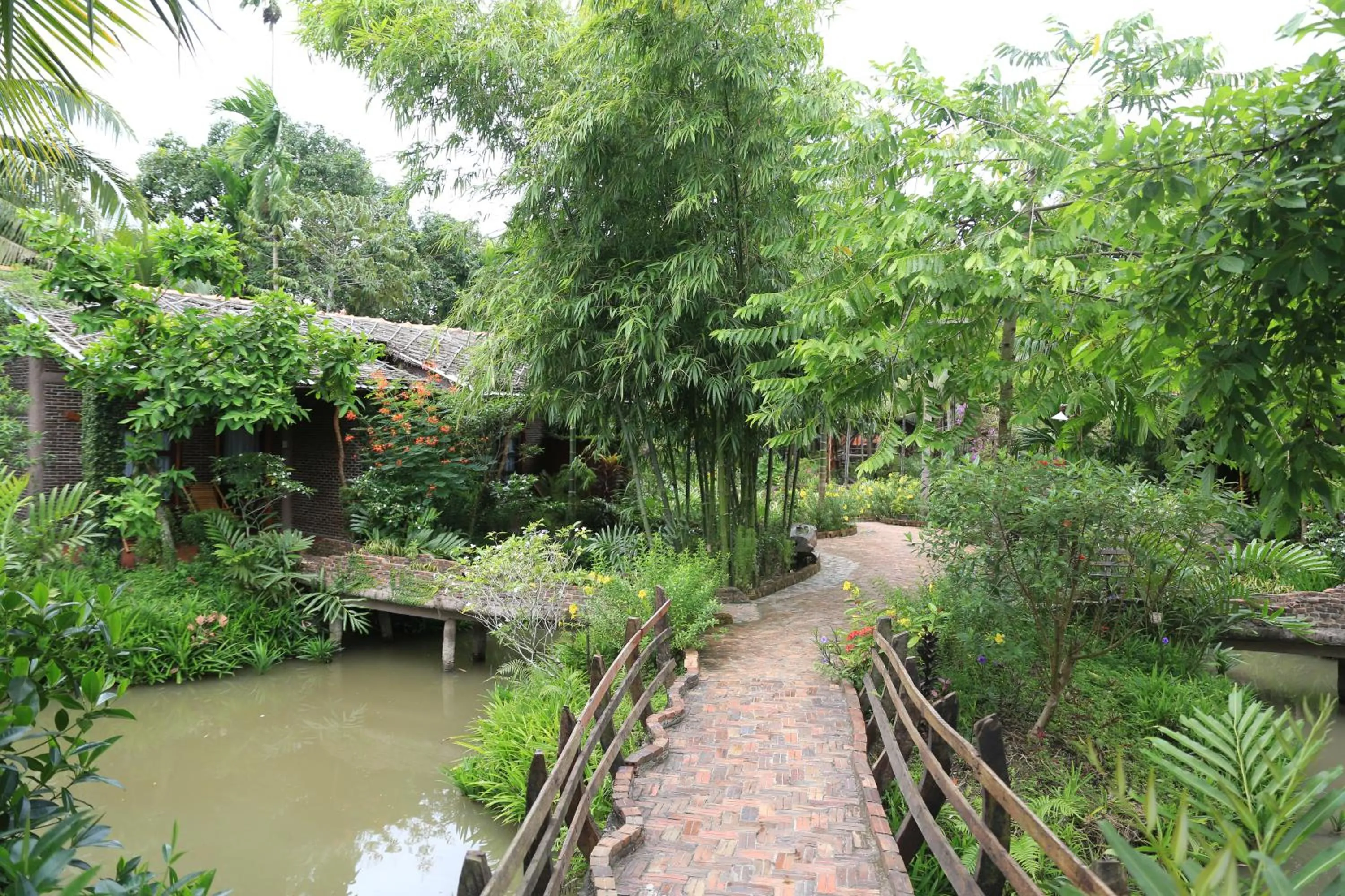 Property building in Vamxang Rustic Home