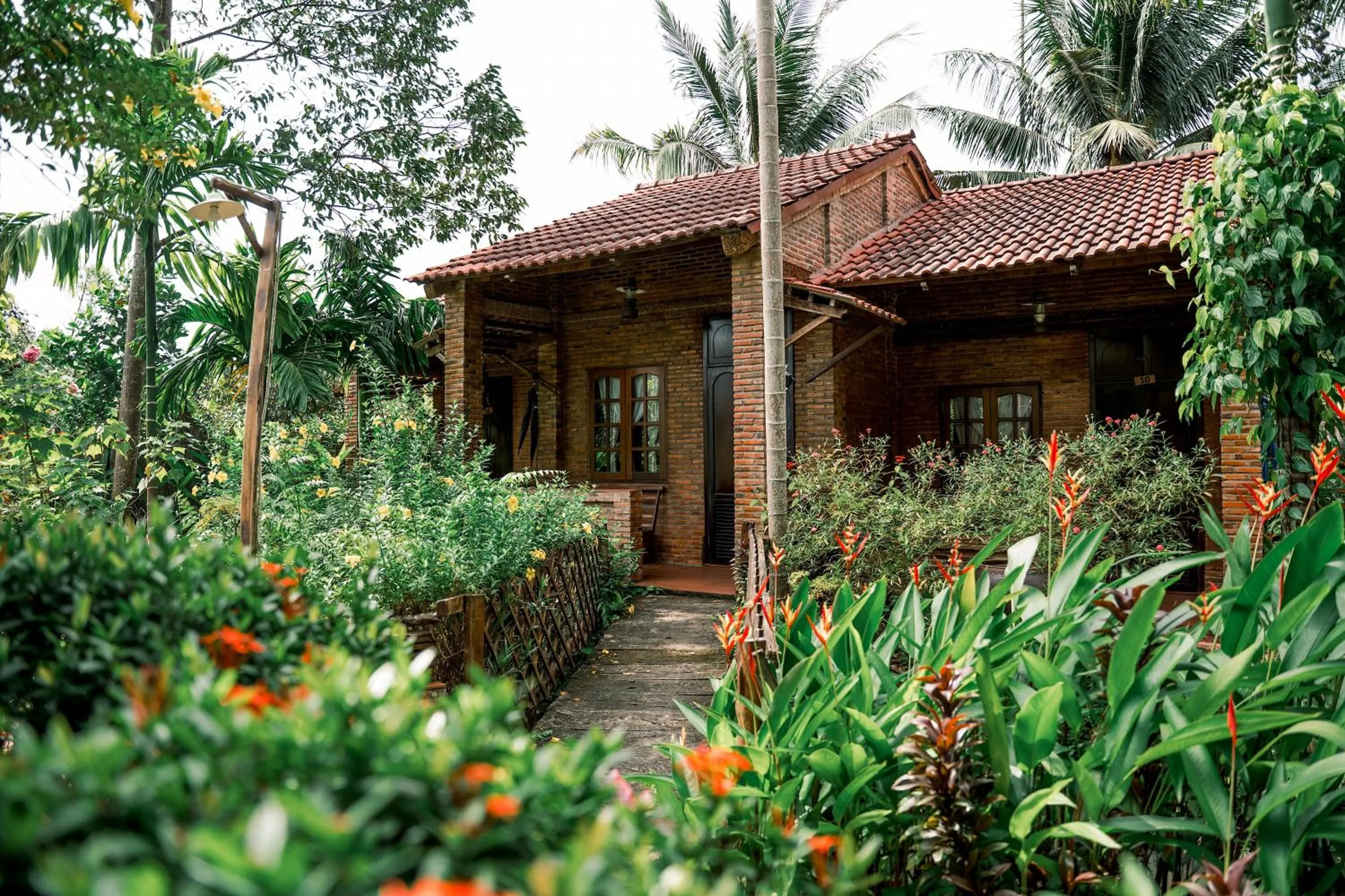 Property building in Vamxang Rustic Home