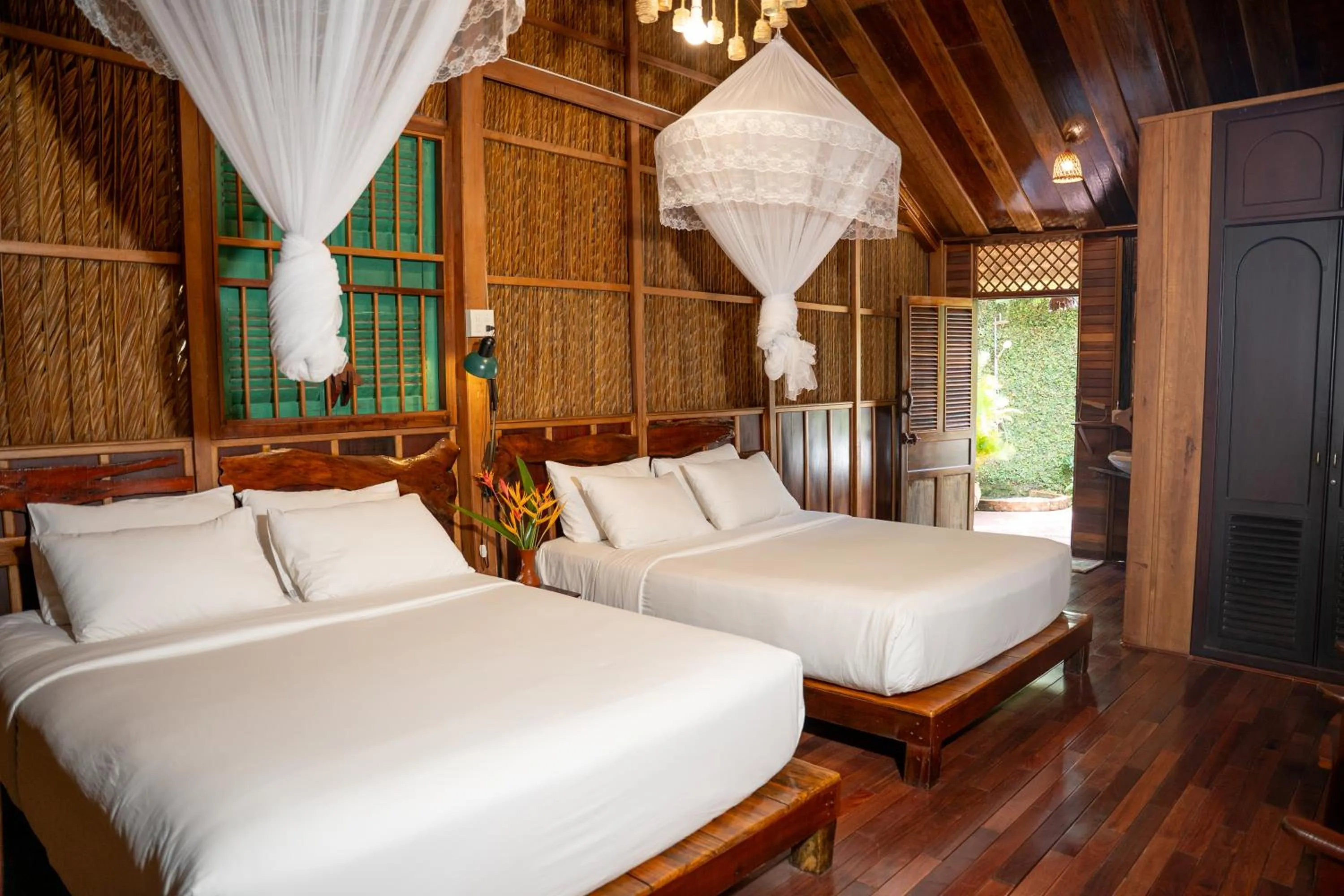 Property building, Bed in Vamxang Rustic Home
