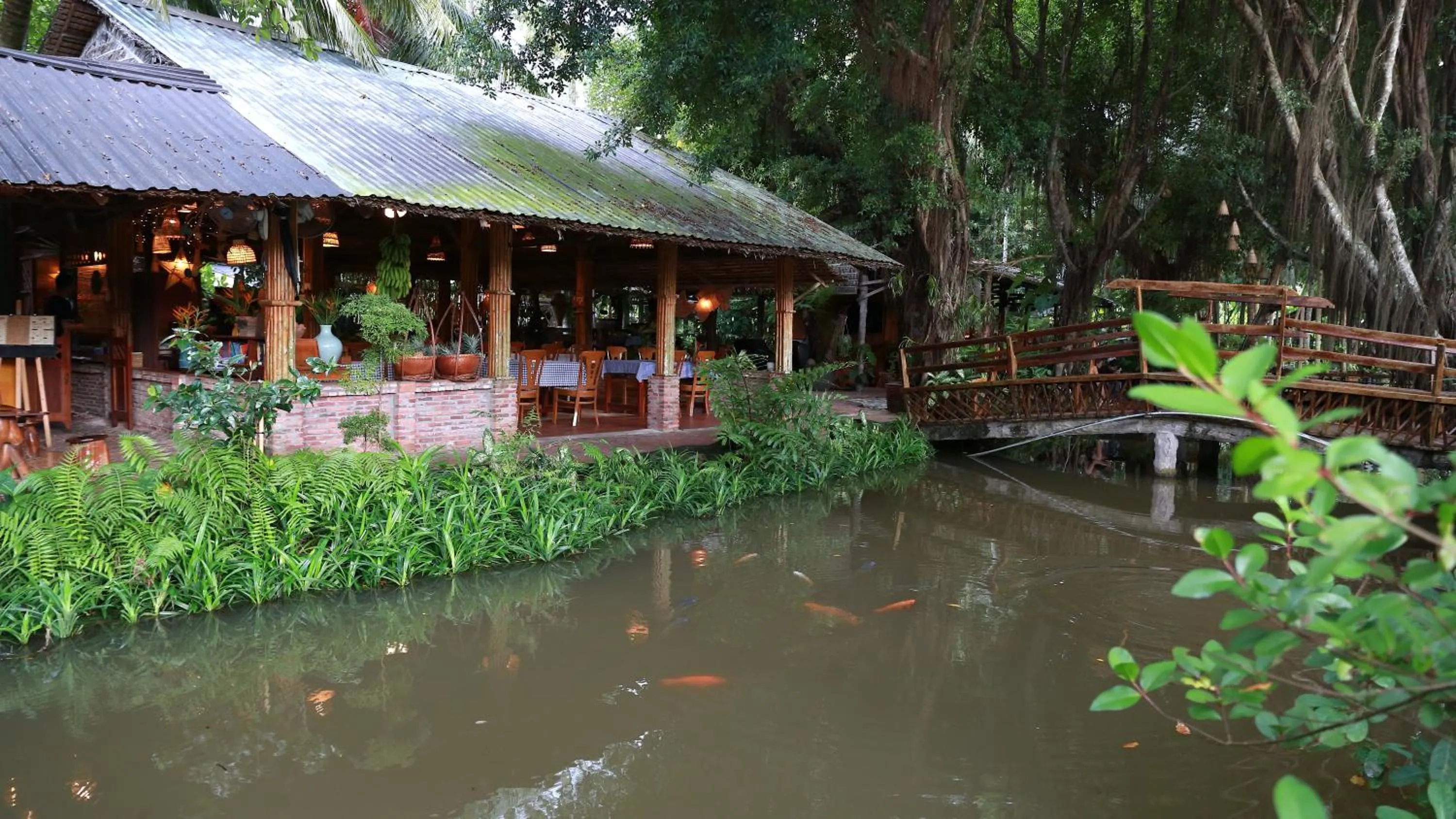 Restaurant/places to eat in Vamxang Rustic Home