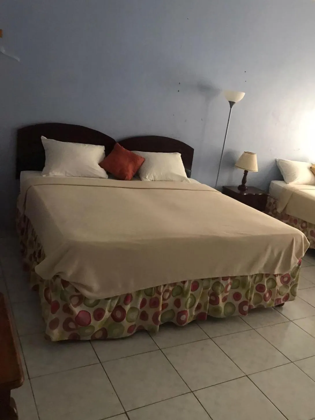Bedroom, Bed in Tropical Court Hotel