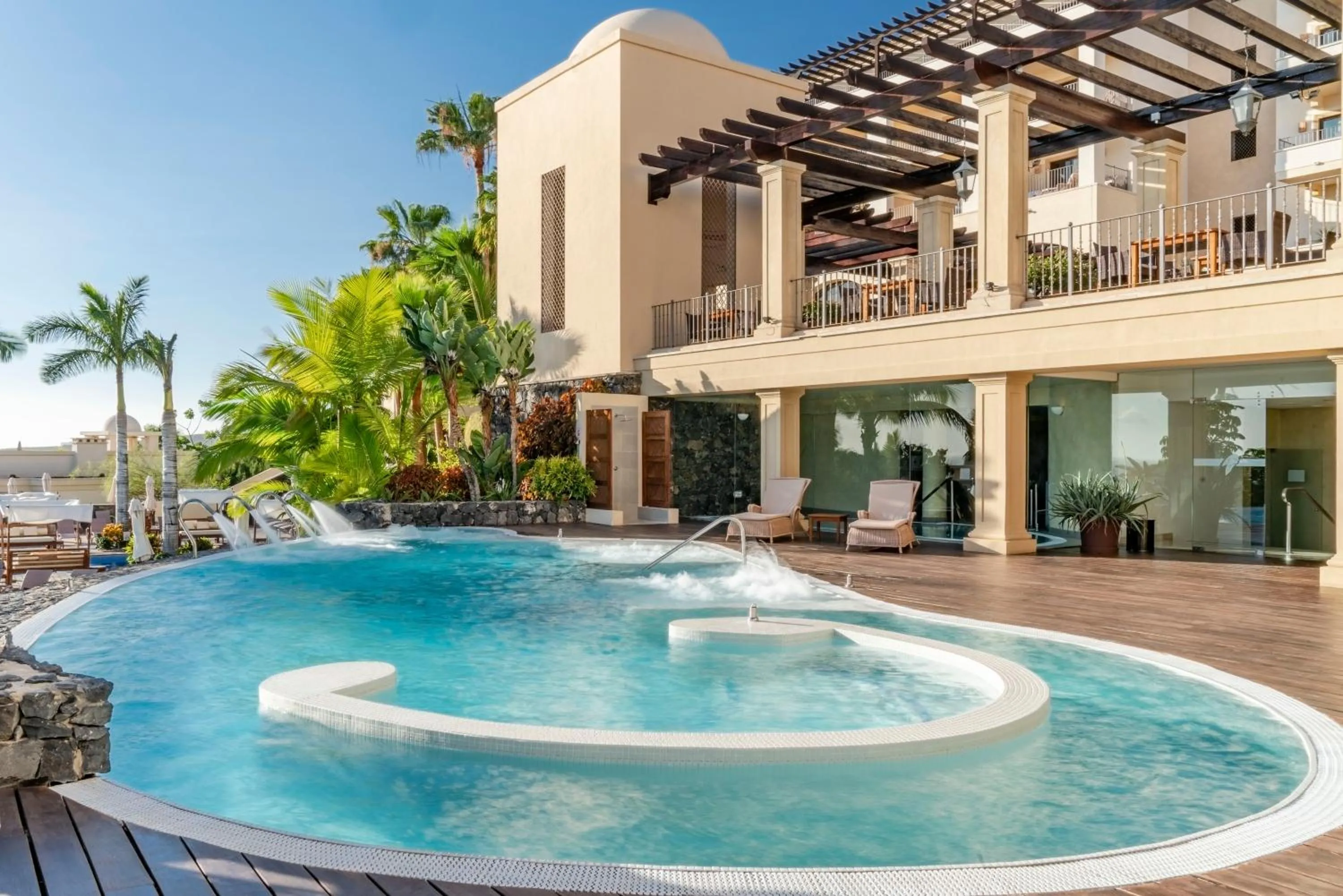 Swimming pool in Vincci Selección La Plantación del Sur