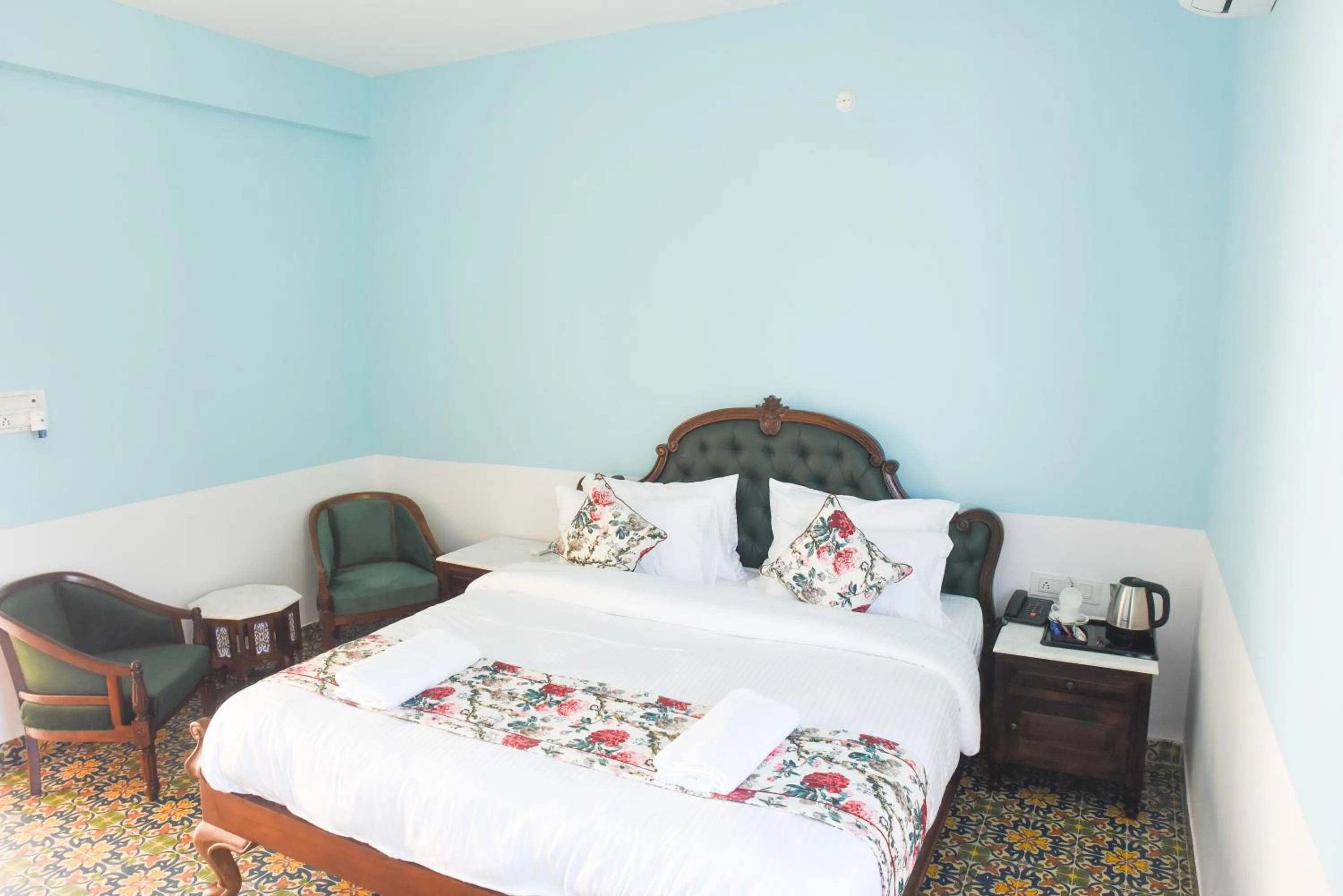 Photo of the whole room, Bed in KothiPushkar