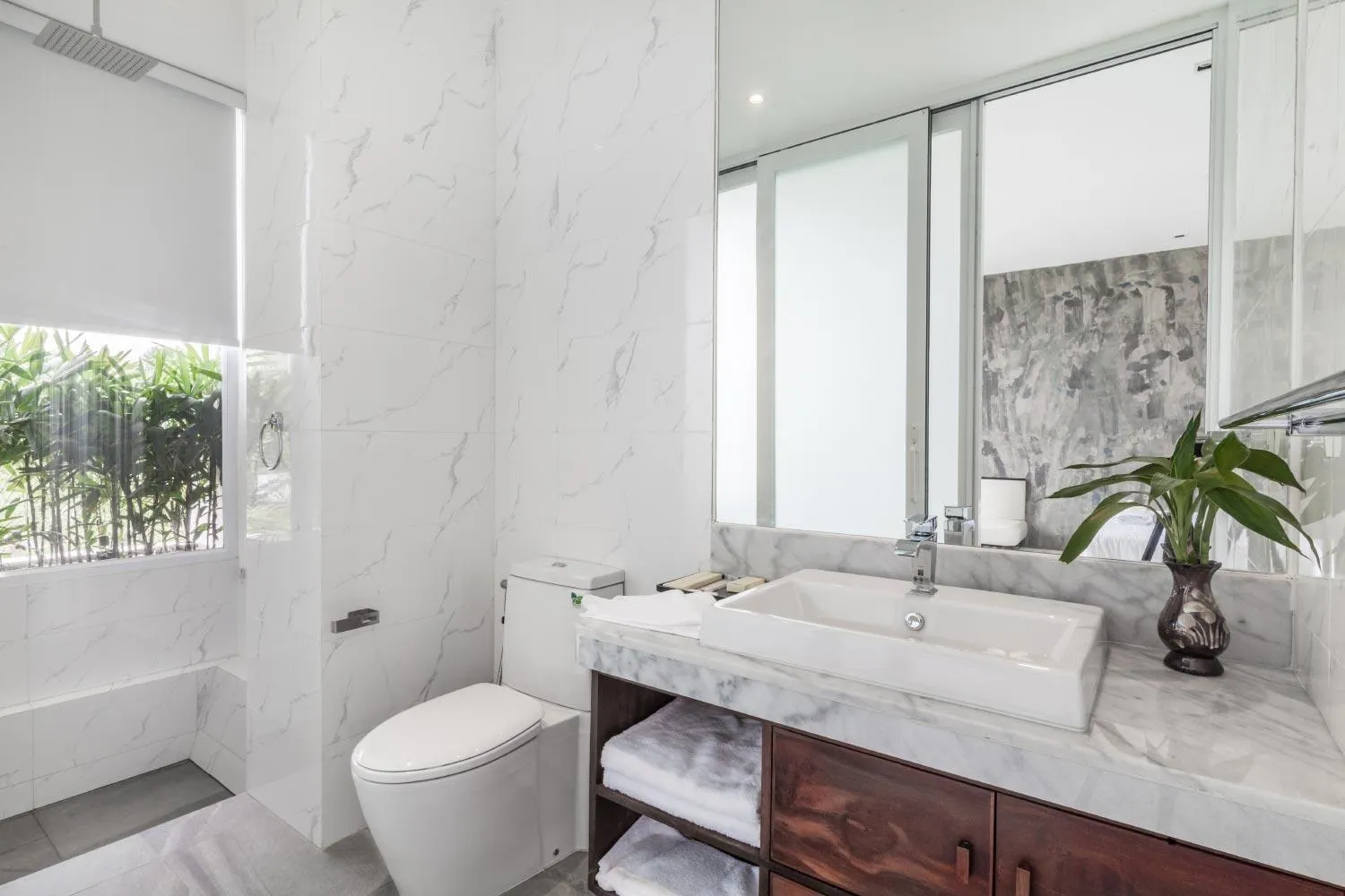 Shower in Enjoy boutique