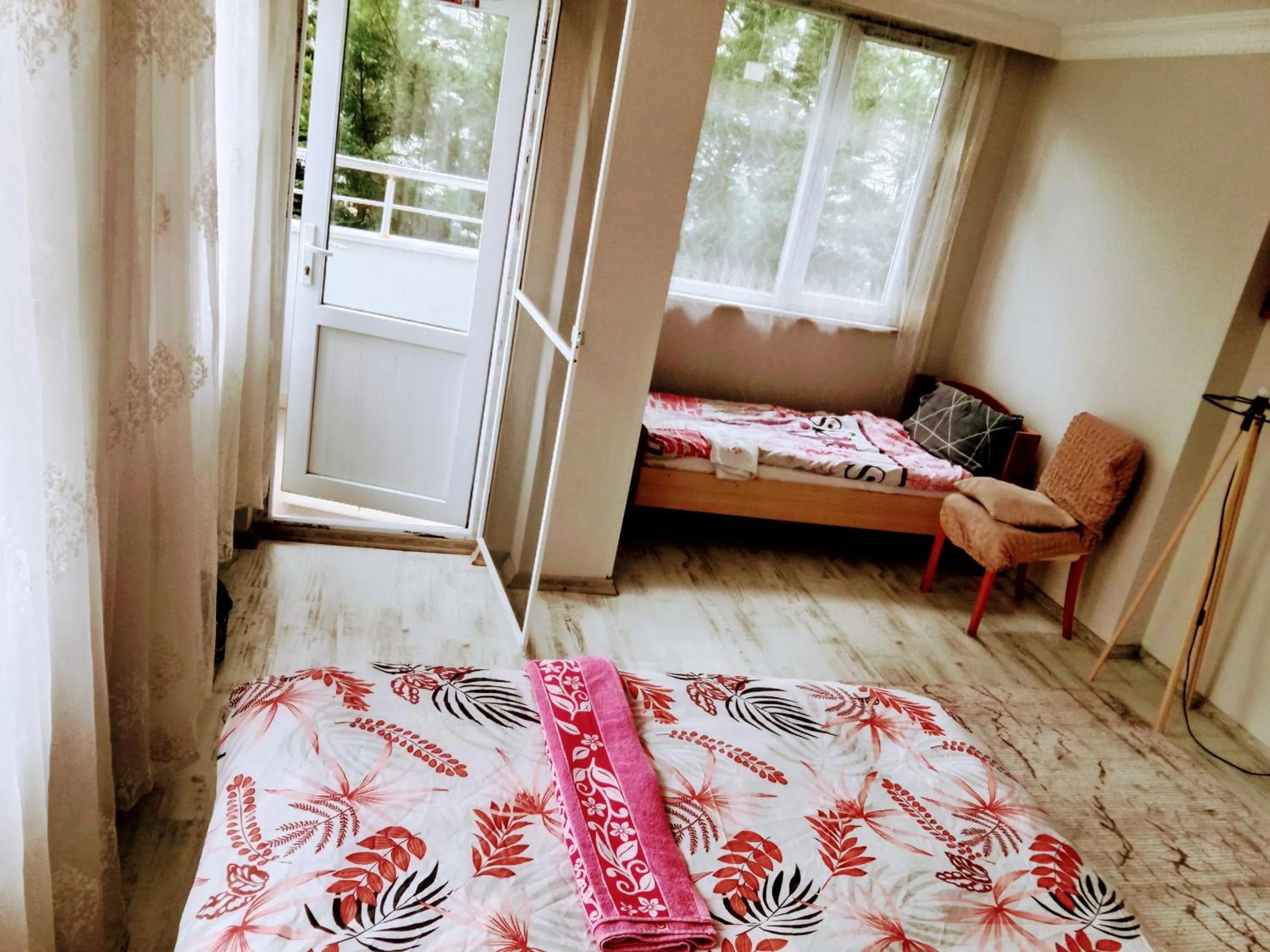 Bed in Ahmet teacher's villa, 6 minutes from the airport