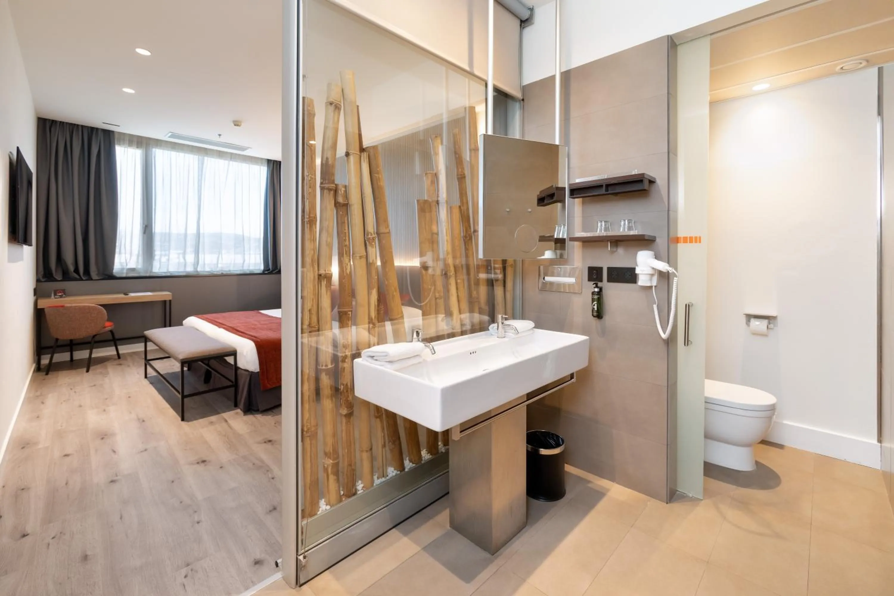 Photo of the whole room in Alexandre Fira Congress