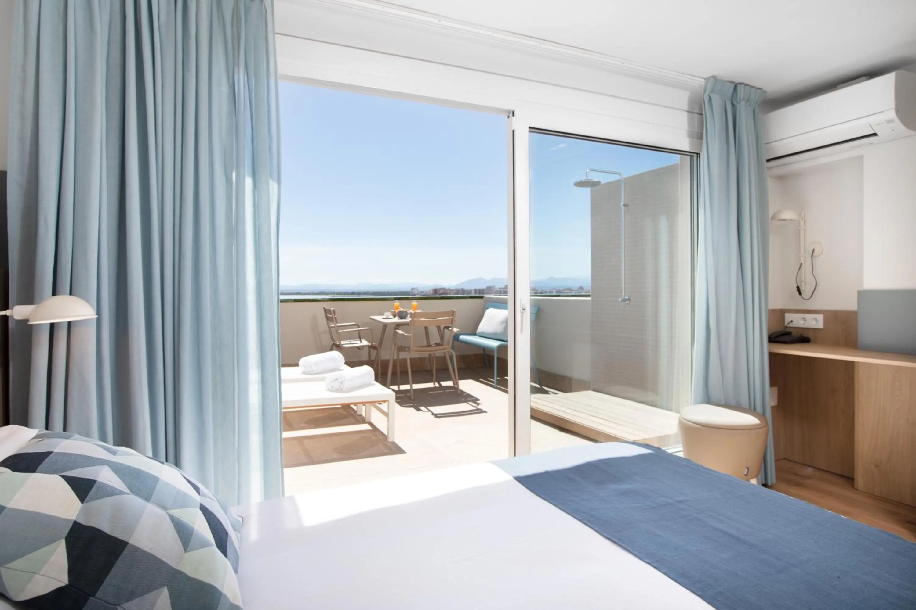 Balcony/Terrace, Bed in Prestige Mar y Sol