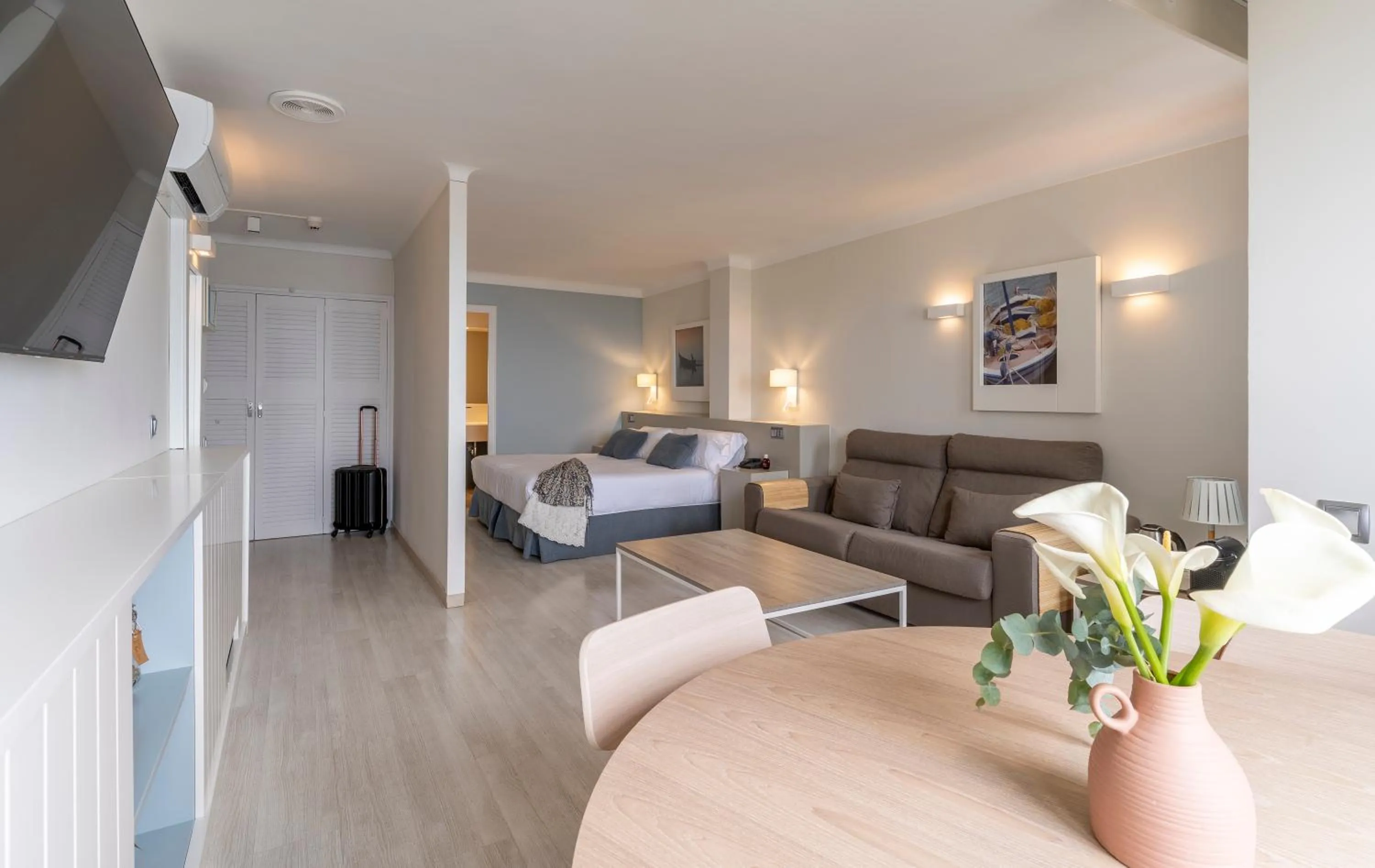 Coffee/tea facilities, Bed in Prestige Mar y Sol